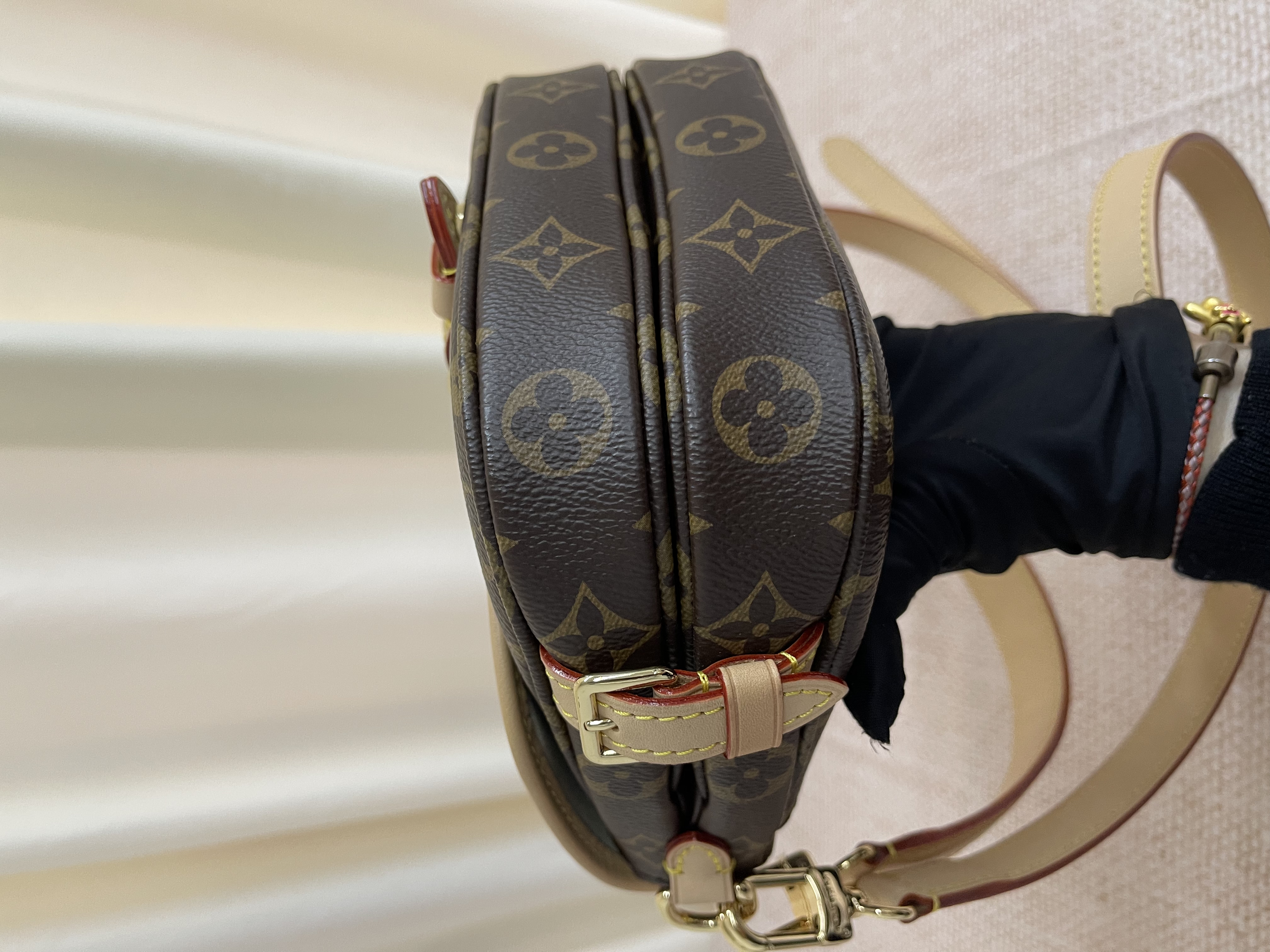 Pre-Owned Louis Vuitton Saumur BB / Product Code: 26021205