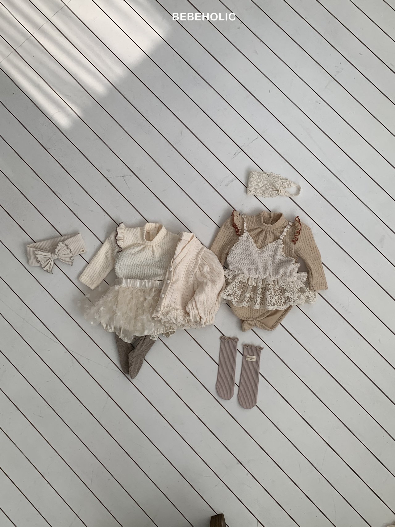 🌸預訂 韓國直送🌸🇰🇷BEBEHOLIC兩色花邊袖長袖包屁衣