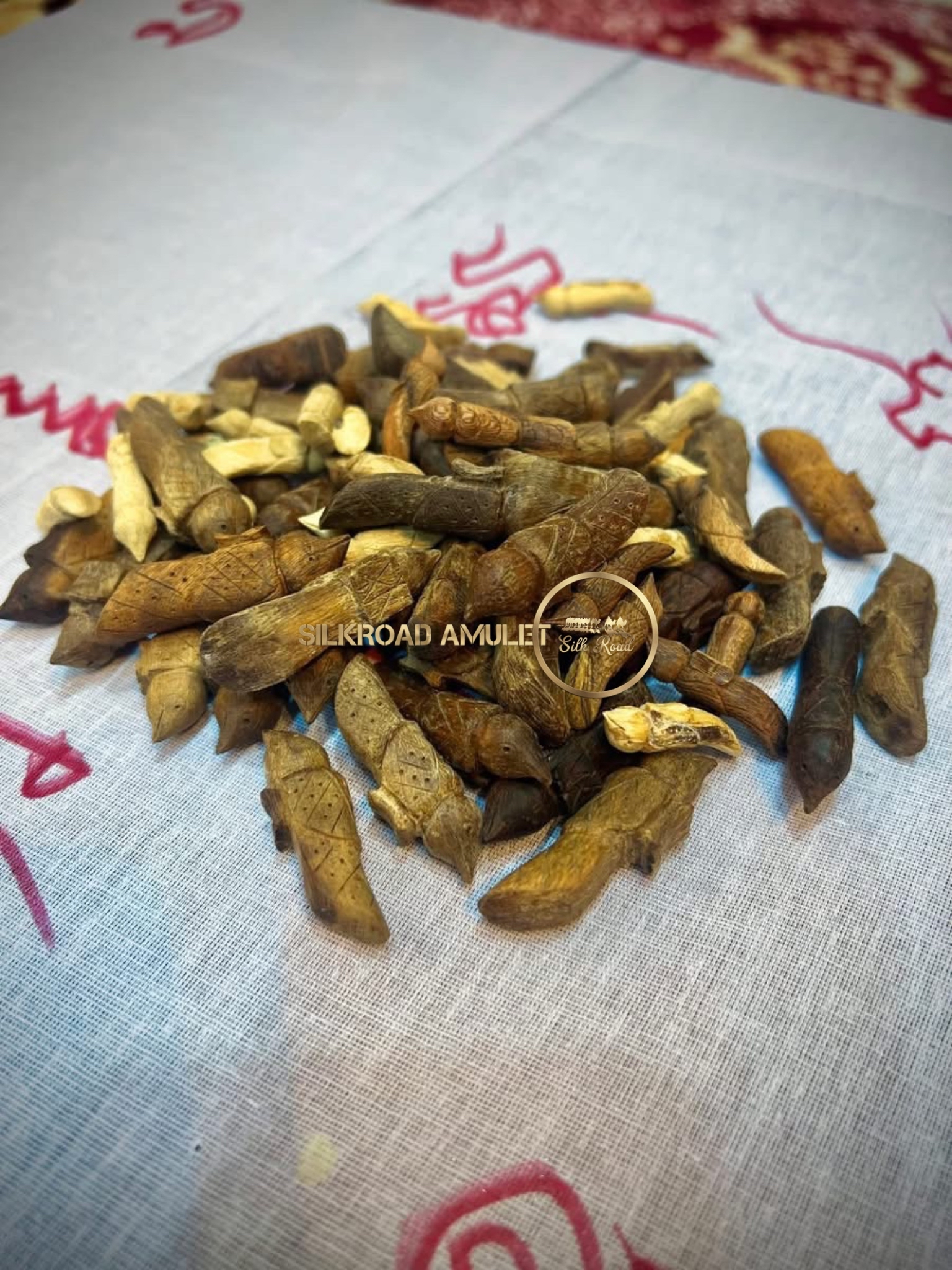 龍婆披贊  百年嫁龍神木 x 古法金舌人緣鳥🪵🕊️  附全高清防水殼｜師父親手寫符｜專屬經文及佩戴方法✨