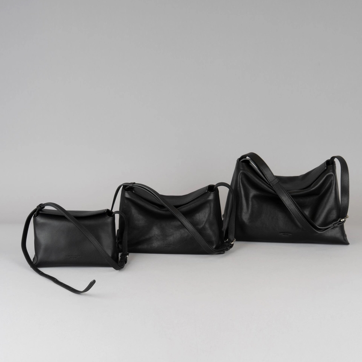 【熱賣款】預訂/現貨_Bread bag L 磁吸枕頭包 (L) By Bucks & leather