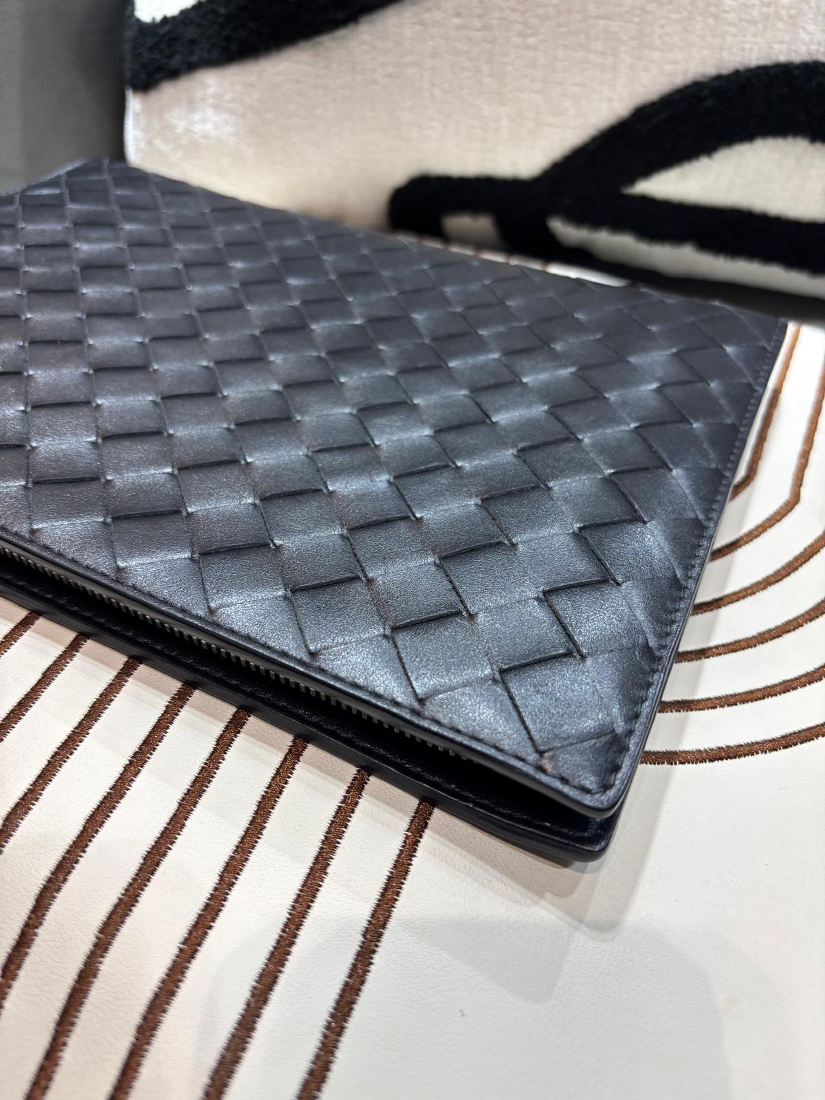 Bottega Veneta BV Intrecciato Document Case clutch 100%Authentic, 98%New ✅Dust bag