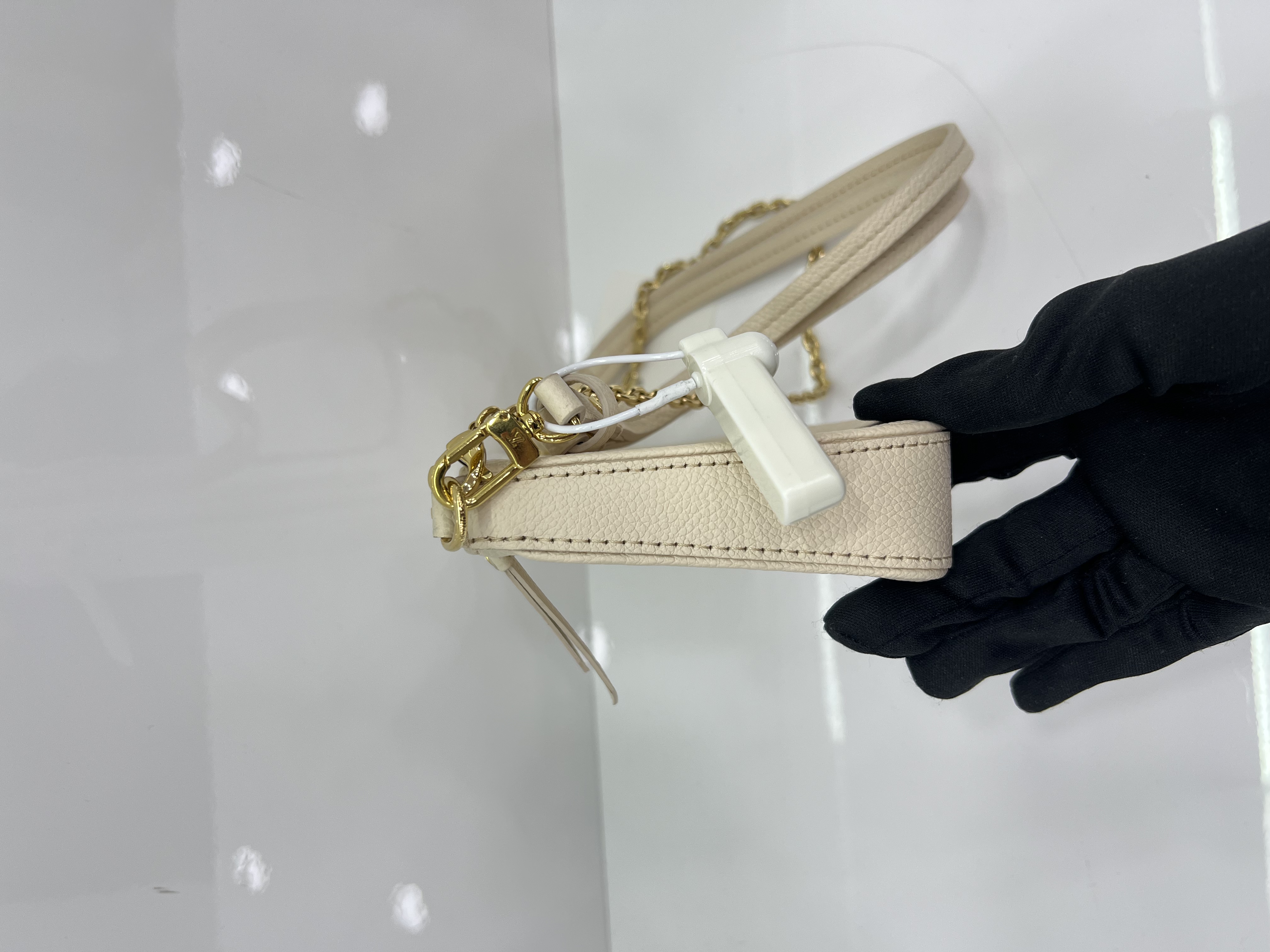 直播貨品 |  [1個-$100 2個-$300］EE32