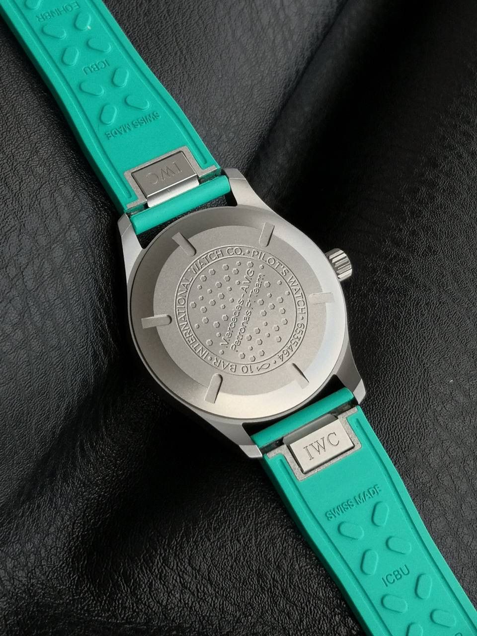 IWC 万国表 Mark XX 飞行员腕表 蒂芙尼蓝橡胶表带