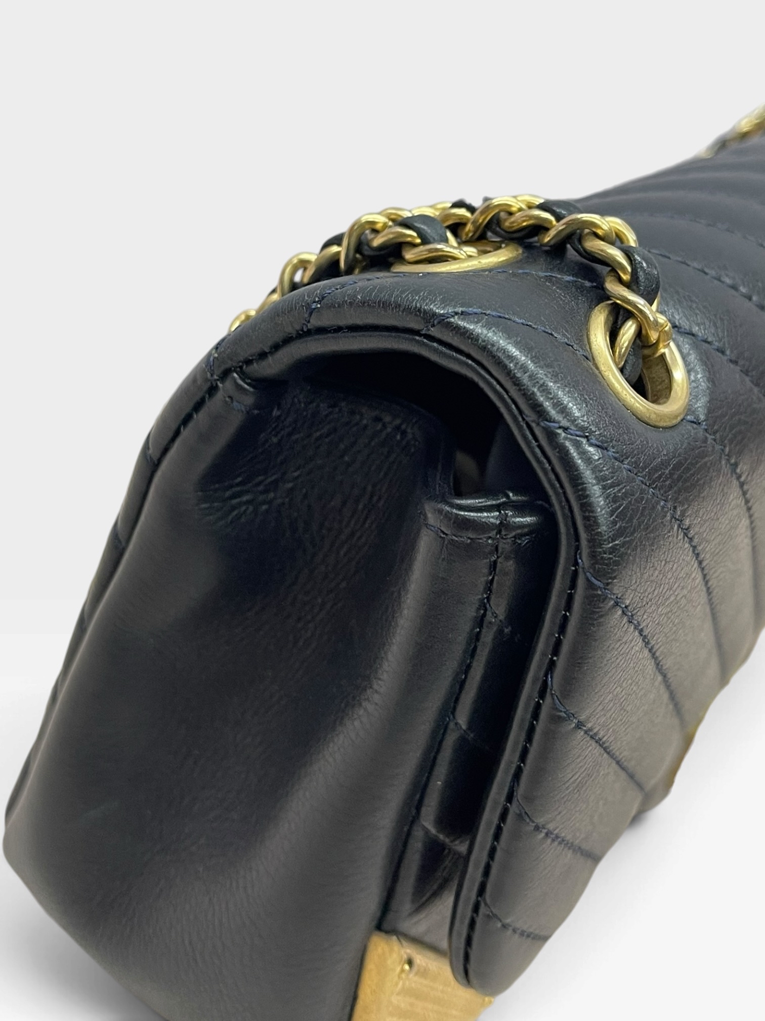 Pre-Owned Chanel Rock the Corner Chevron / Product Code: 101702