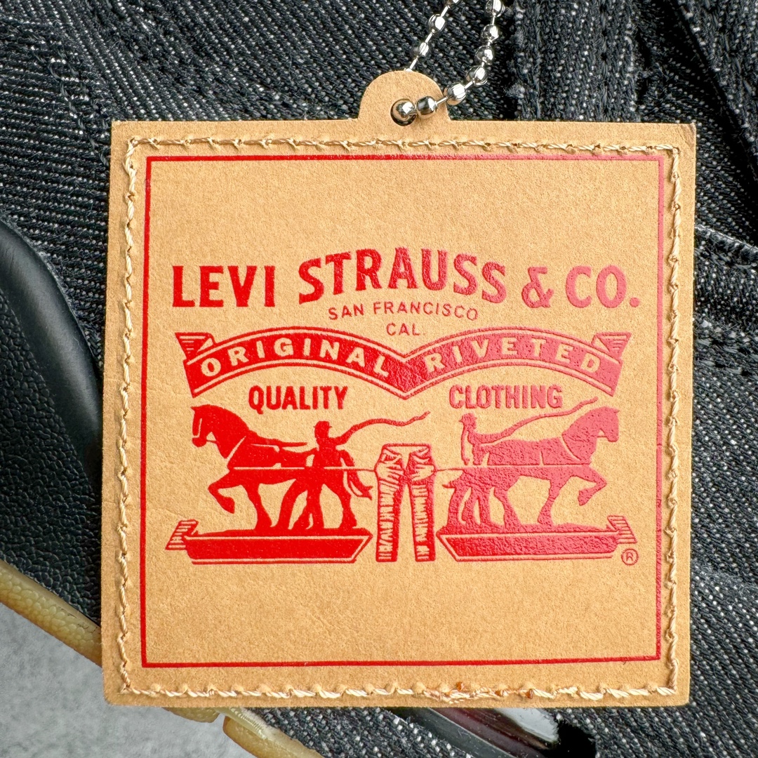 Levi's x Air Jordan 4 Retro 'White Denim' AO2571-001