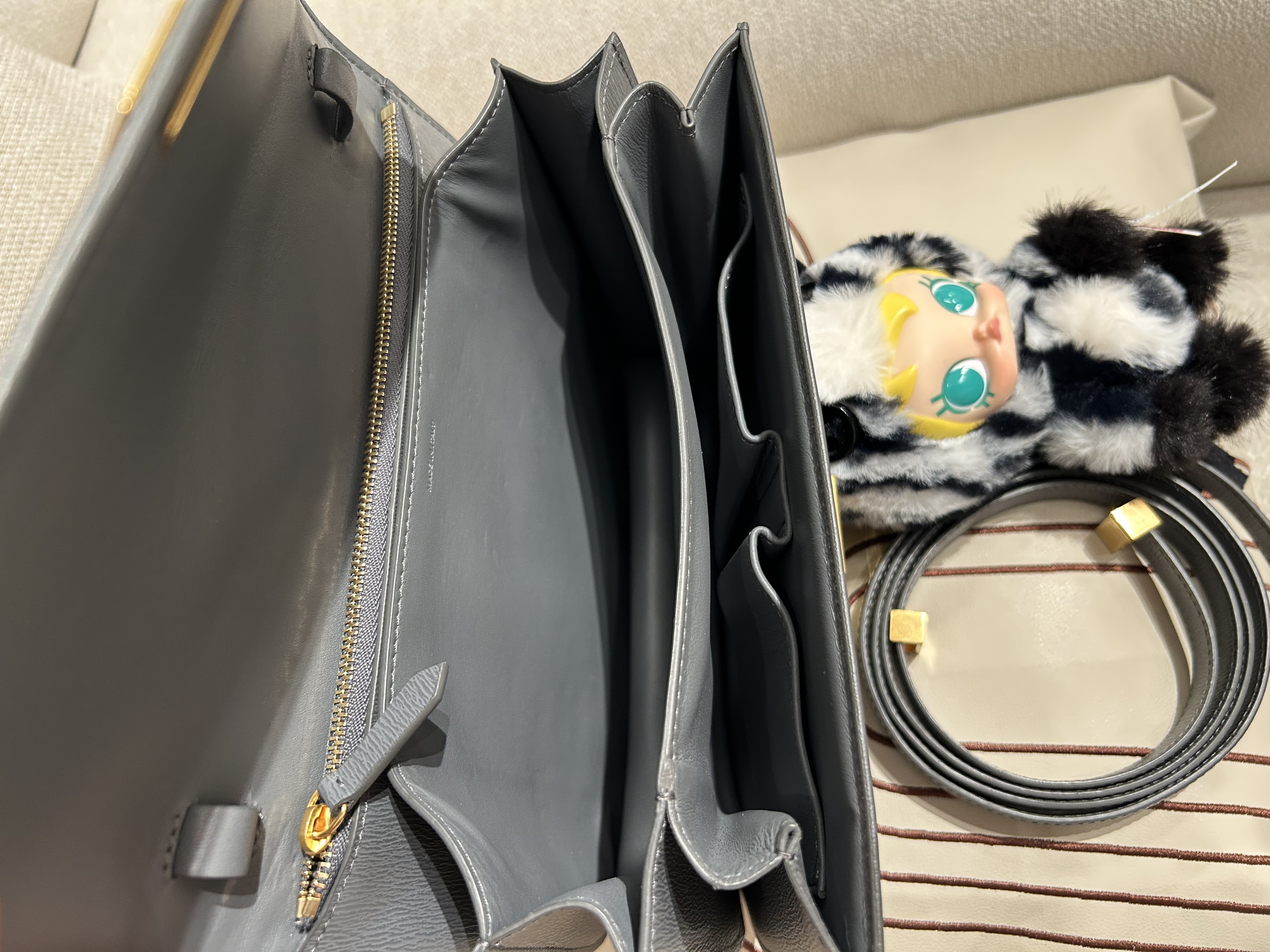 Celine classic box medium grey 100%Authentic, 98%New ✅Dust bag