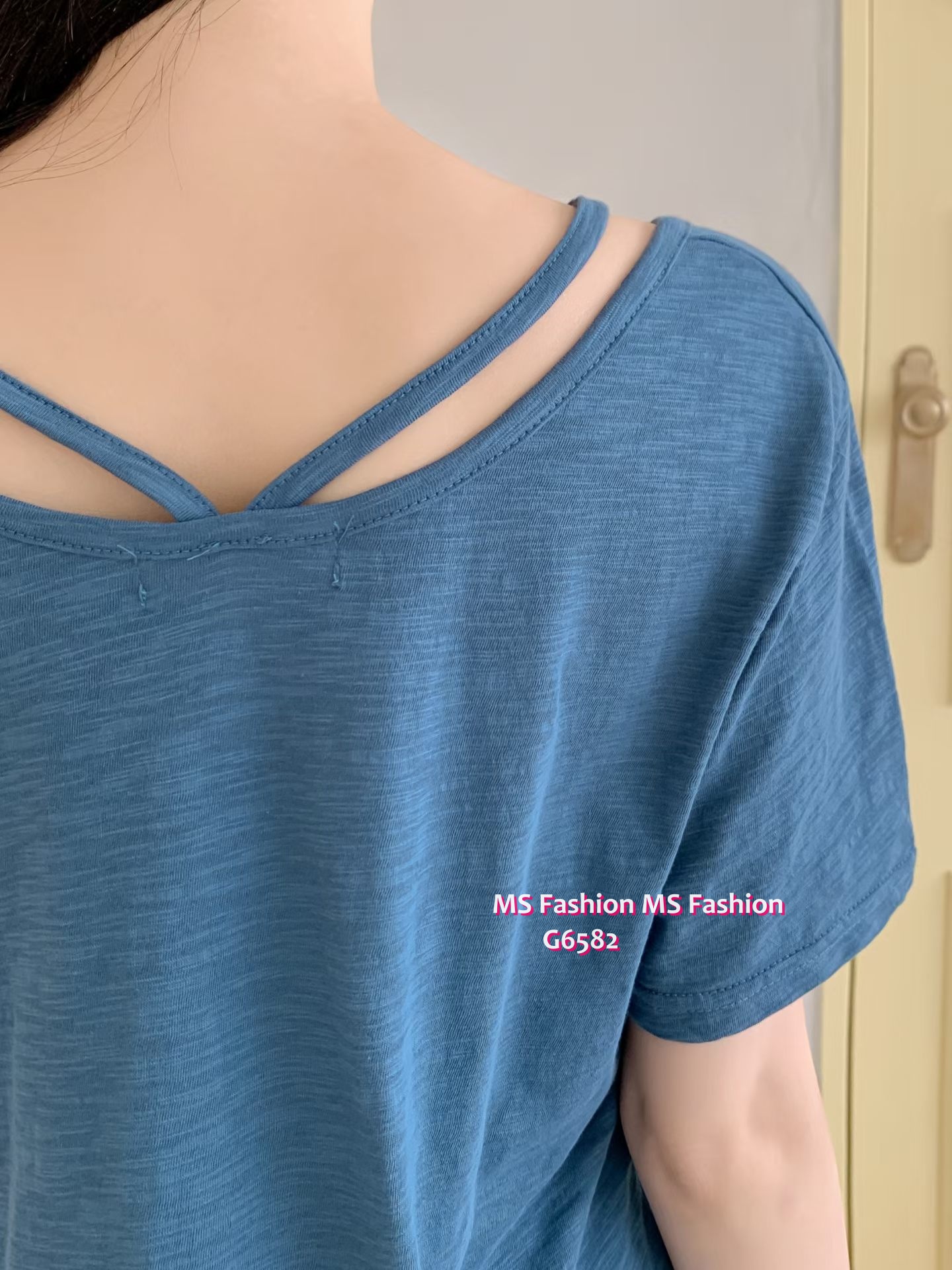 G6582 特色領淨色top