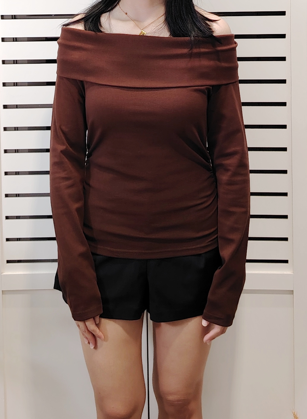M5078 Off Shoulder Long Sleeve Slim Tee