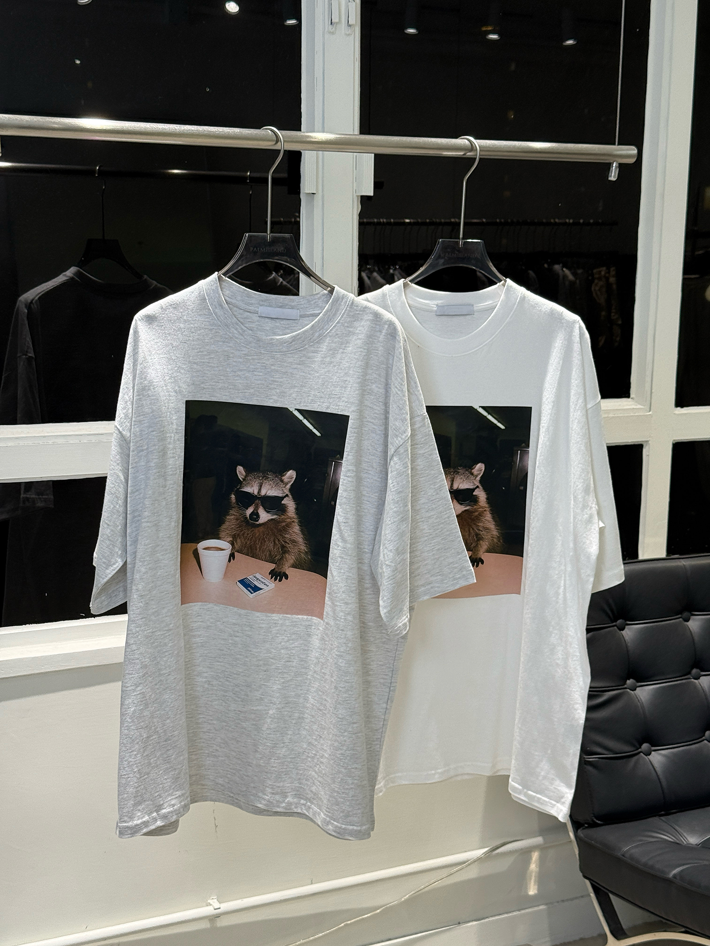 𝐑𝐚𝐜𝐜𝐨𝐨𝐧 𝐠𝐫𝐚𝐩𝐡𝐢𝐜 𝐨𝐯𝐞𝐫𝐬𝐢𝐳𝐞𝐝 𝐭-𝐬𝐡𝐢𝐫𝐭