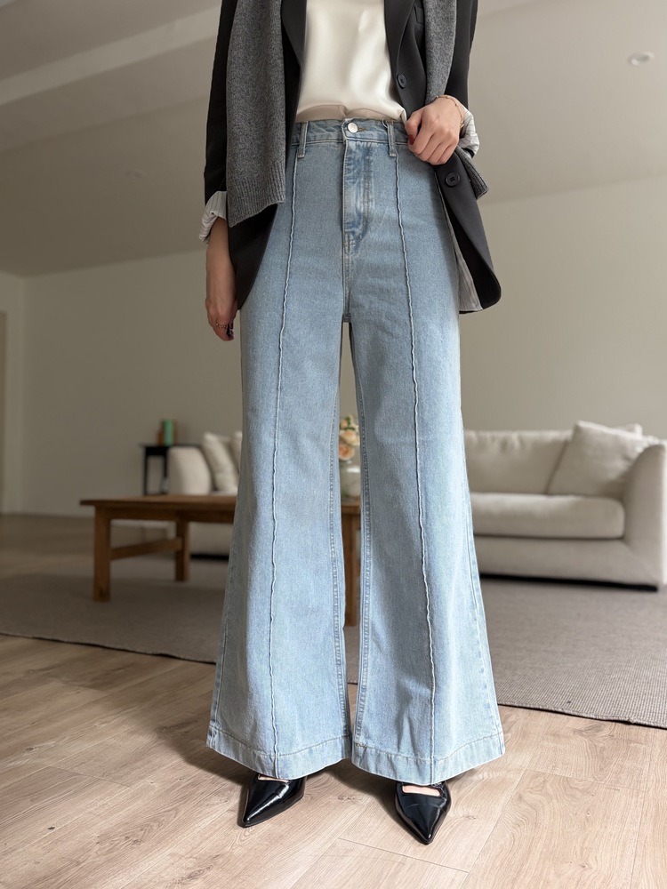 The Seamline Wide-Leg Jeans