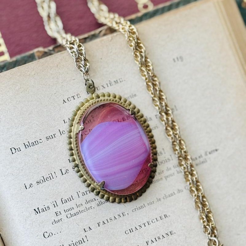 Vintage C.a. 1960-70s British Mineral Style Striped Pattern Pink Glass Pendant Necklace - New Old Stock (MT2018-10)