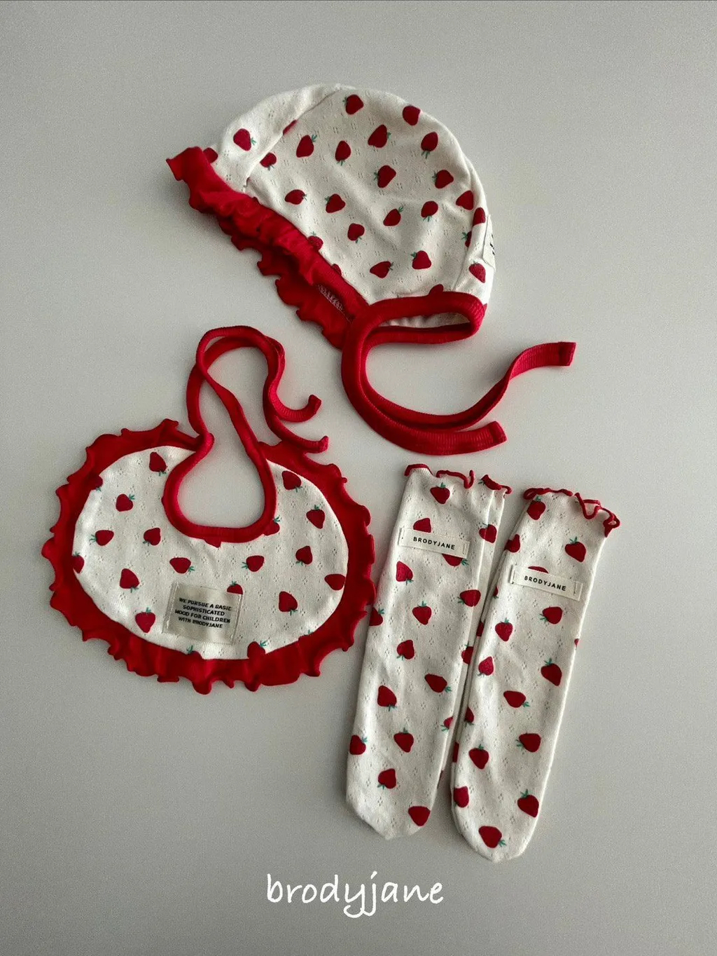 🇰🇷Brodyjane bonnet/bib/socks