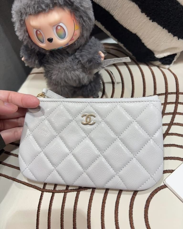 Chanel Classic Zip Pouch grey荔枝牛皮 100%Authentic, Brand New 全新  ✅晶片✅Box
