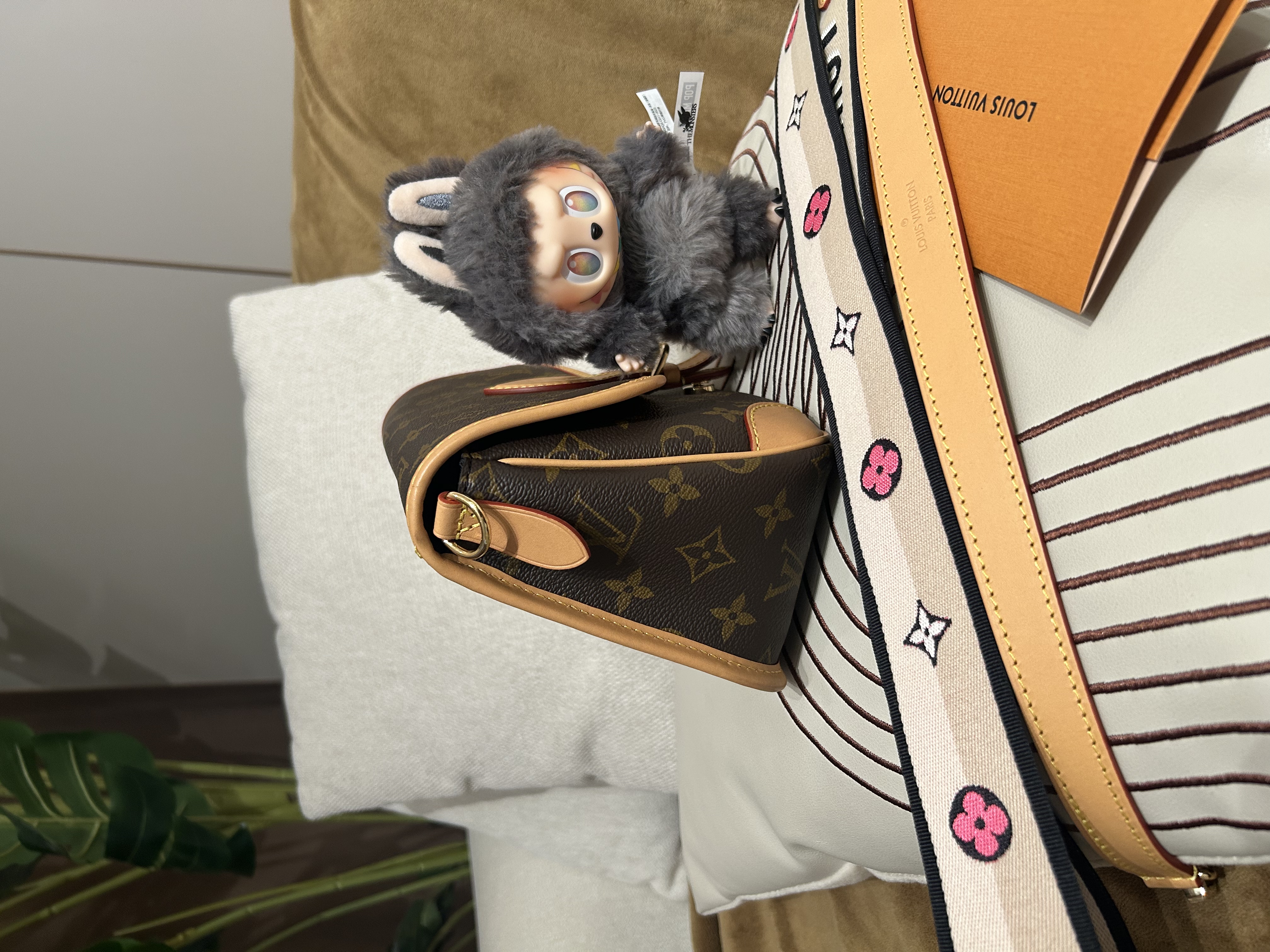 Lv Diane Monogram M45985 2Way Bag 100%Authentic, 98%New ✅專門店收據✅strap✅Dust bag✅box