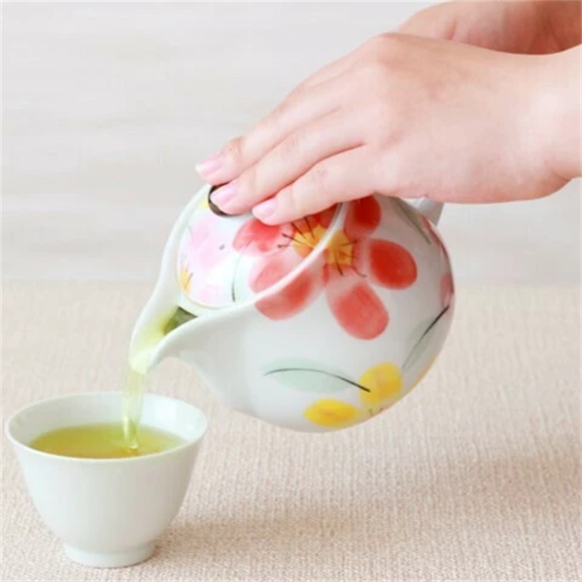 【日本製】美濃燒陶瓷手繪大紅花蛋型茶壺 (520ml)