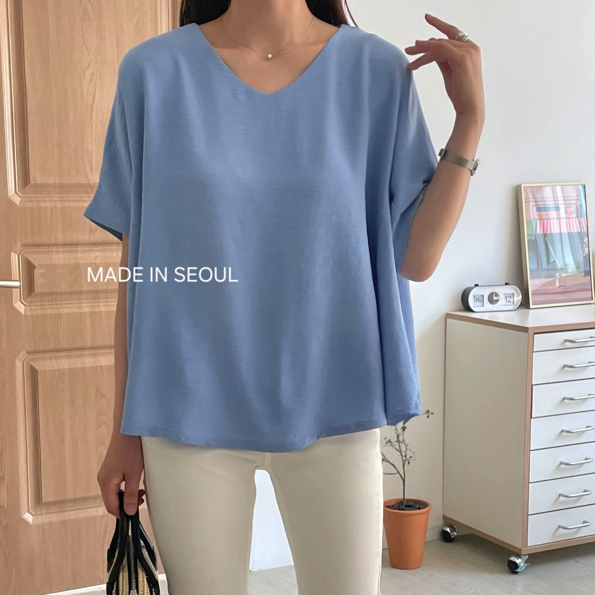 G6190 韓國🇰🇷淨色V領top