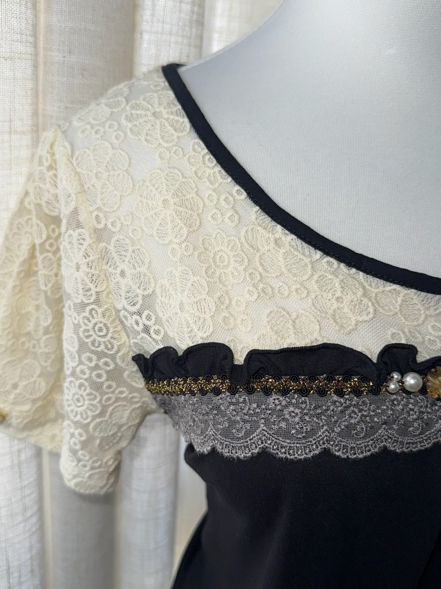Axes Femme Jeweled Lace Patchwork Short Sleeve Top