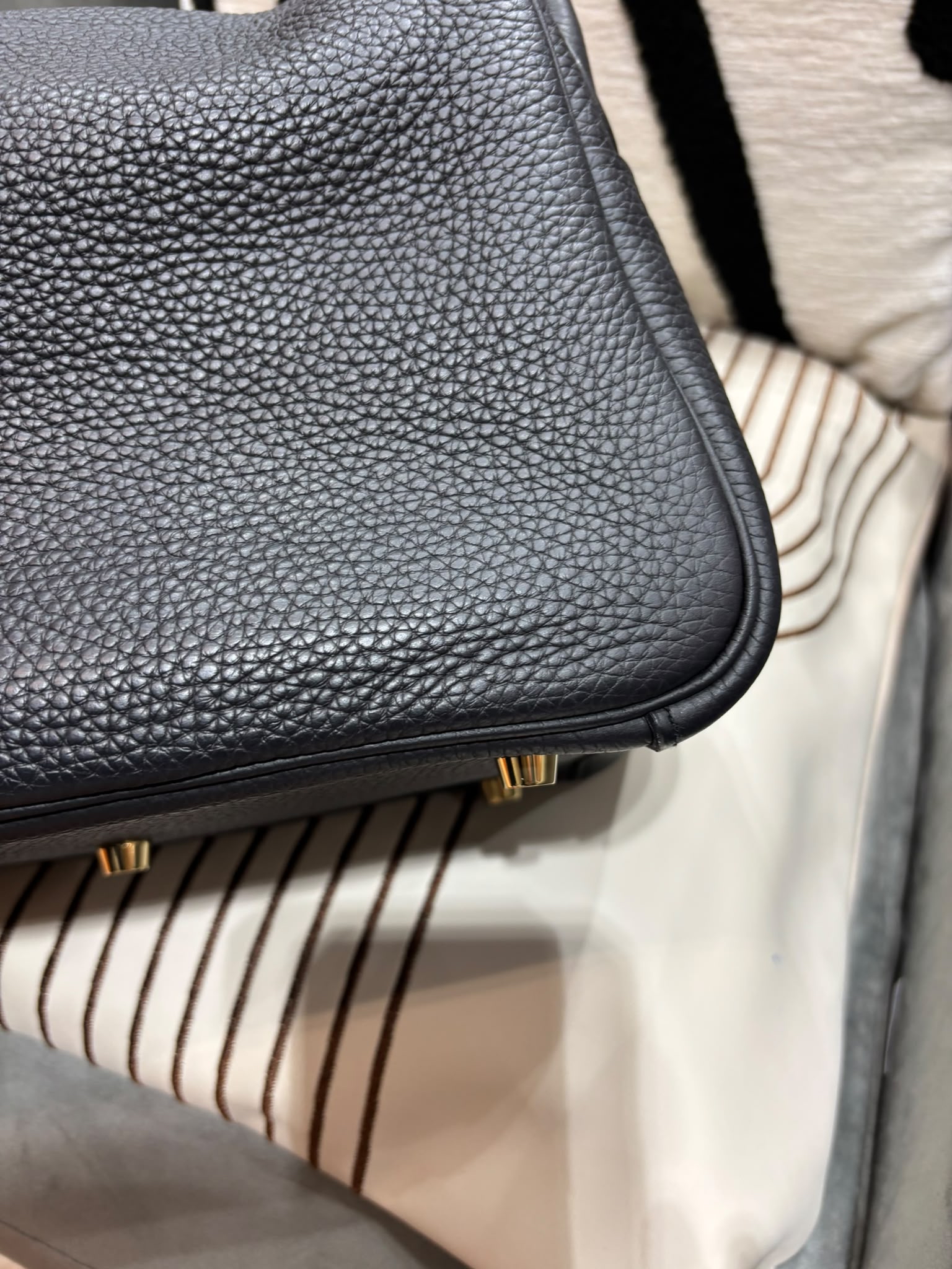 Hermes Lindy 26 Stamp X 黑色牛皮淺金扣  100%Authentic, 95%New ✅Dust bag
