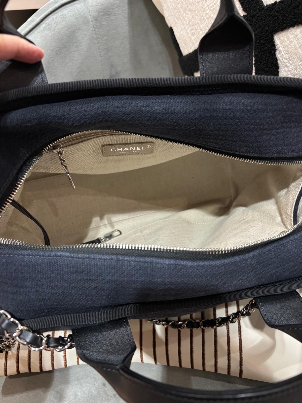 Chanel deauville Boston bag  Navy 100%Authentic,95%new  ✅晶片✅Dust bag 