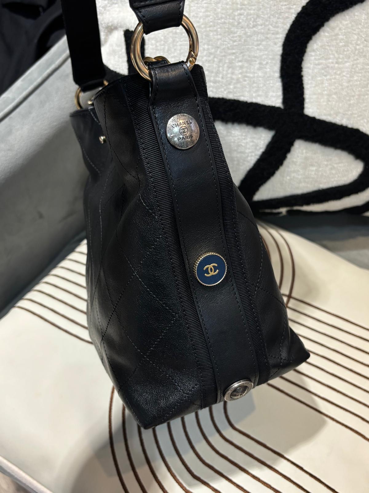 Chanel Button Up Hobo Bucket bag 100%Authentic, 95%New ✅收據✅card ✅dust bag 