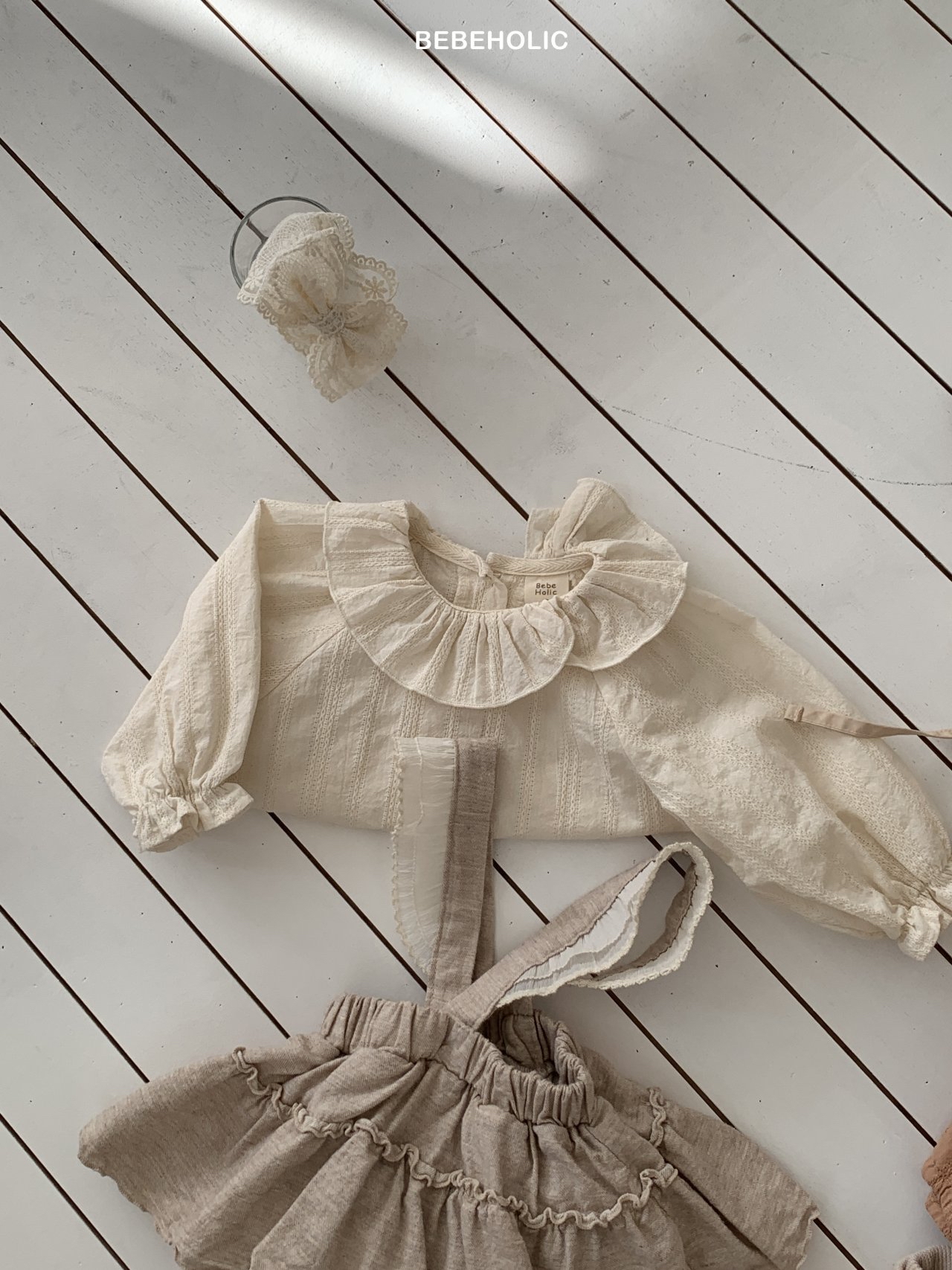 🌸預訂 韓國直送🌸🇰🇷BEBEHOLIC兩色提花荷葉領長袖上衣