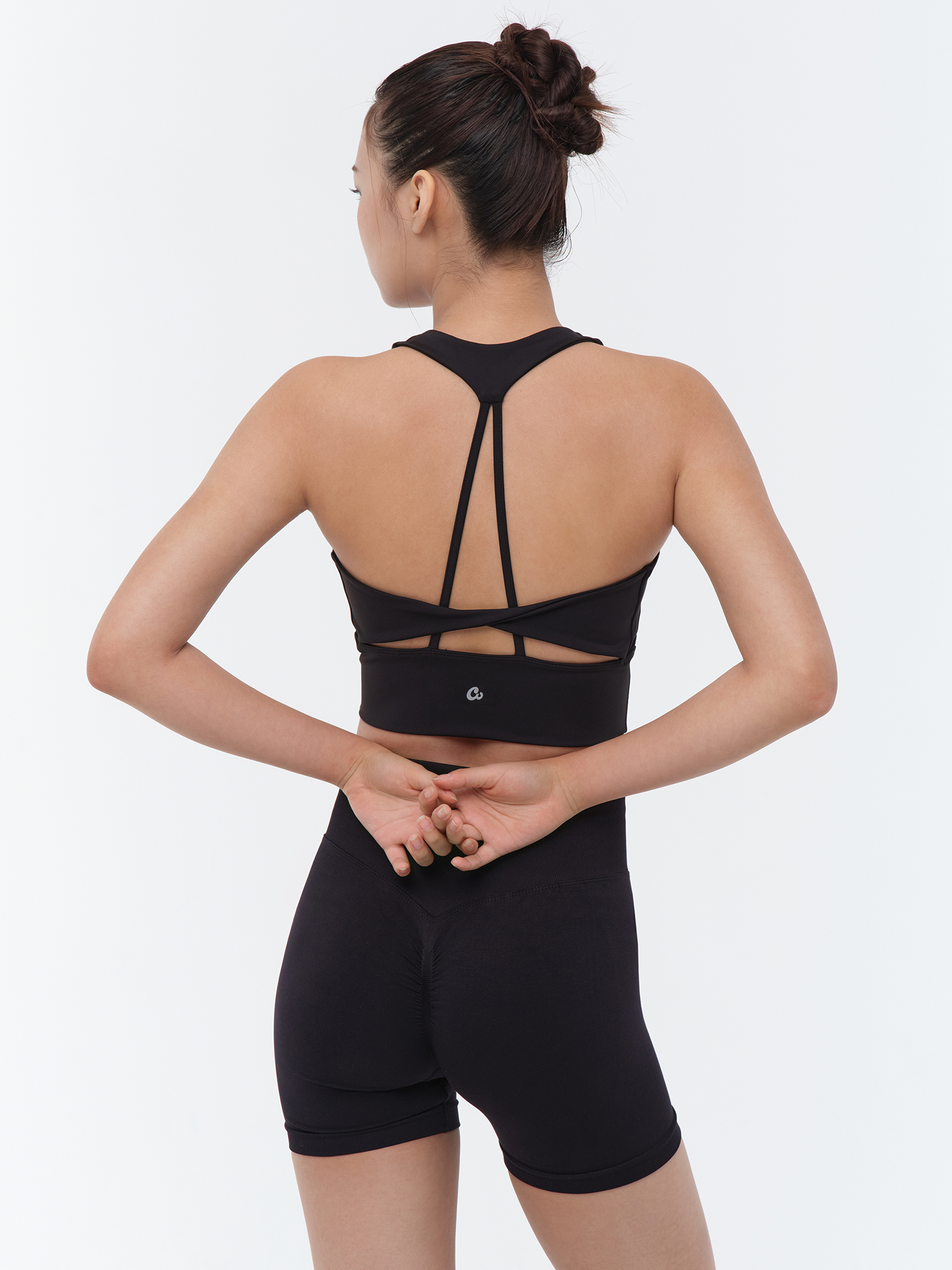 【美感靚背Bra Top】預購_Back Twist Built-in Cup Bra Top by Conch