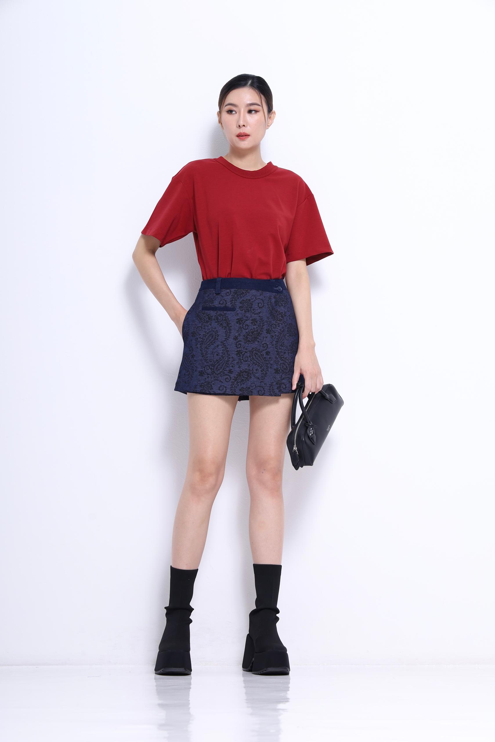 舒适百搭上衣 背部有彩带设计 2636