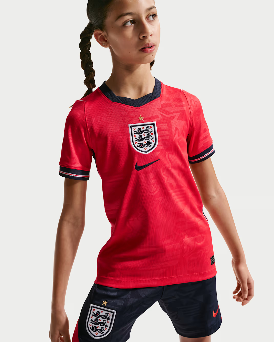 經典三色重現 Nike England 英格蘭 2026-27 童裝作客球迷版球衣 (可加印字章) IB5197