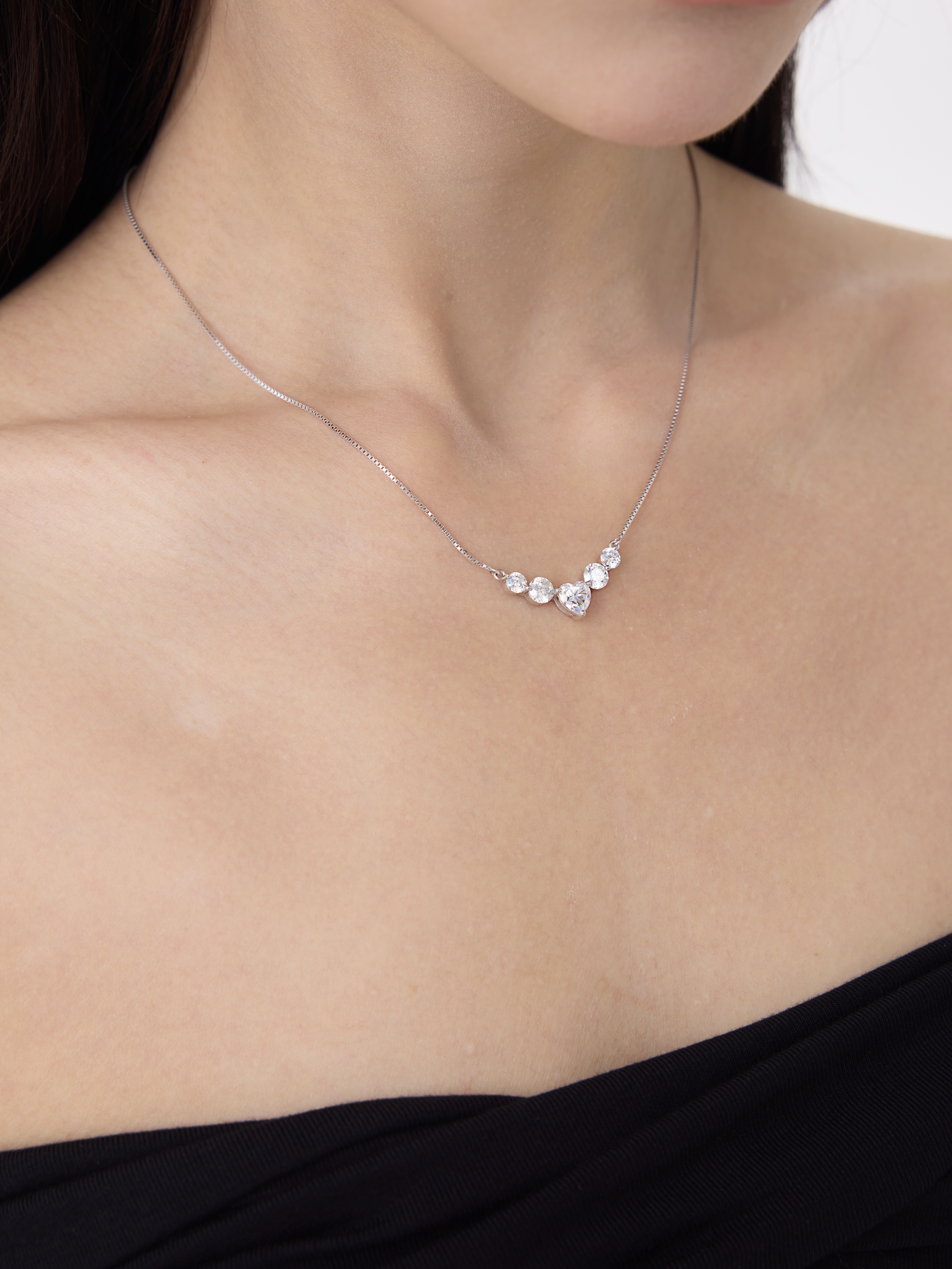 V字心形莫桑石頸鏈V-Chevron Heart Moissanite Necklace