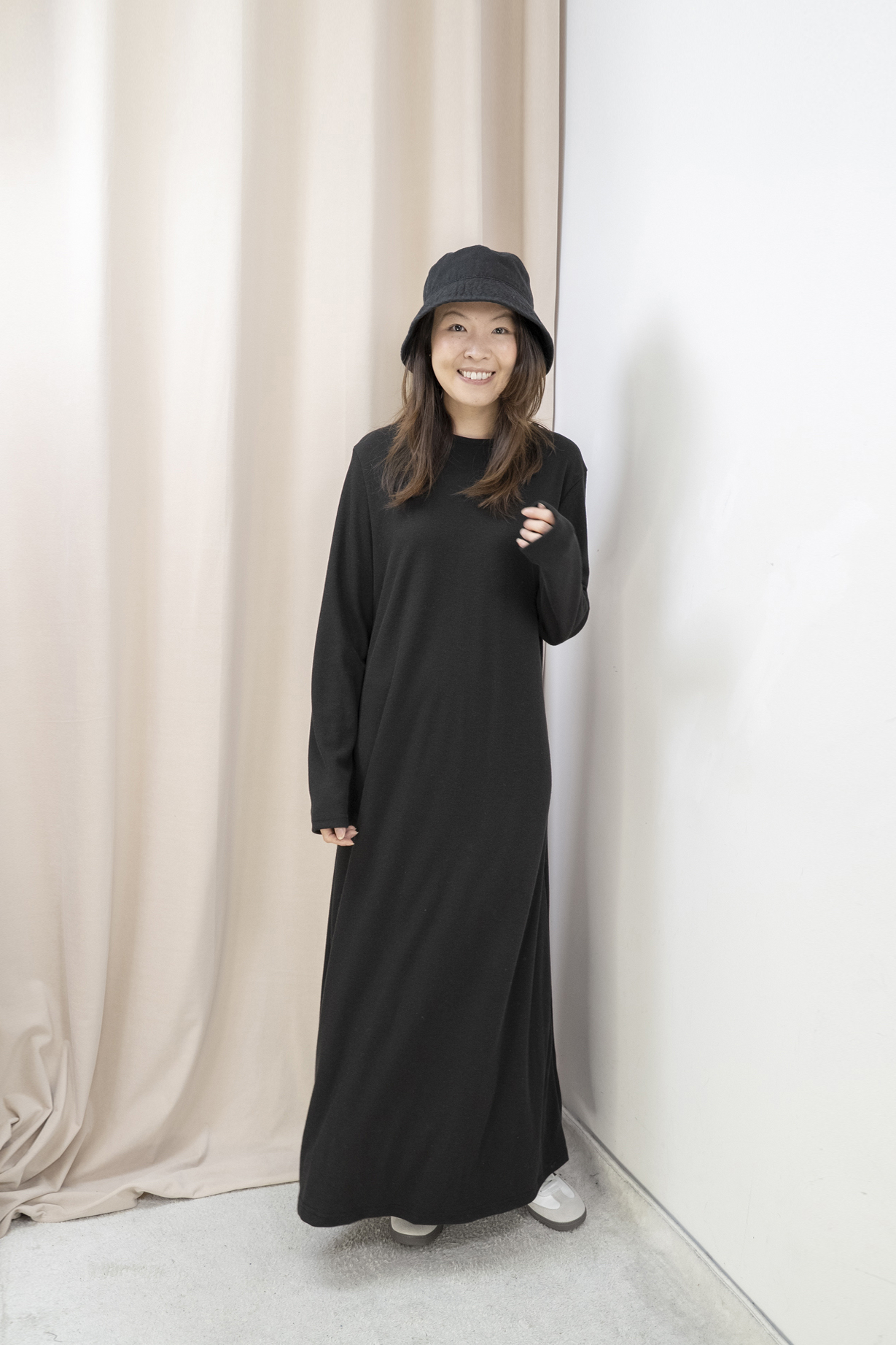 柔軟針織長版連身裙（黑色）