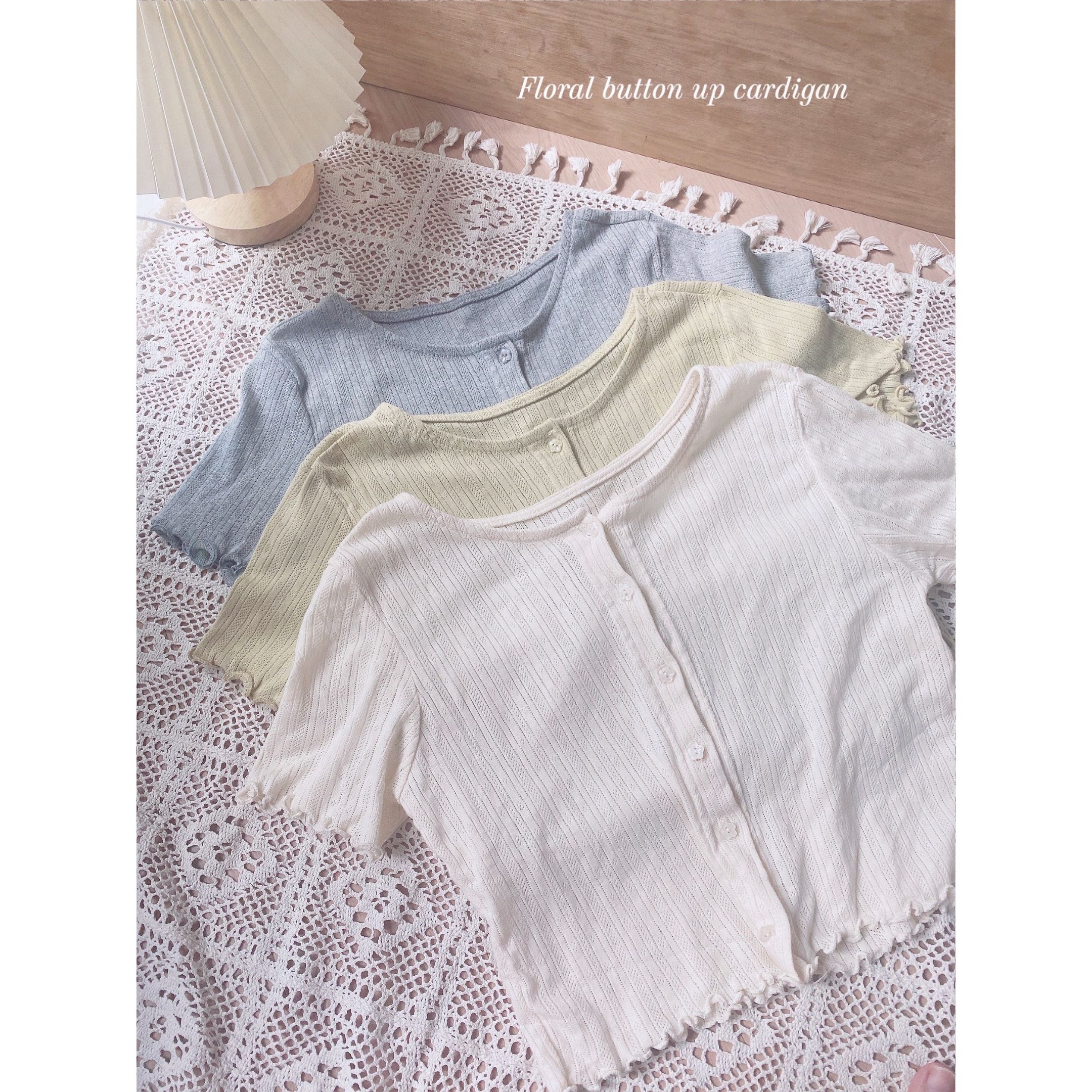 <最後現貨> <KR> ♥︎花花鈕捲邊鏤空cardigan* grey