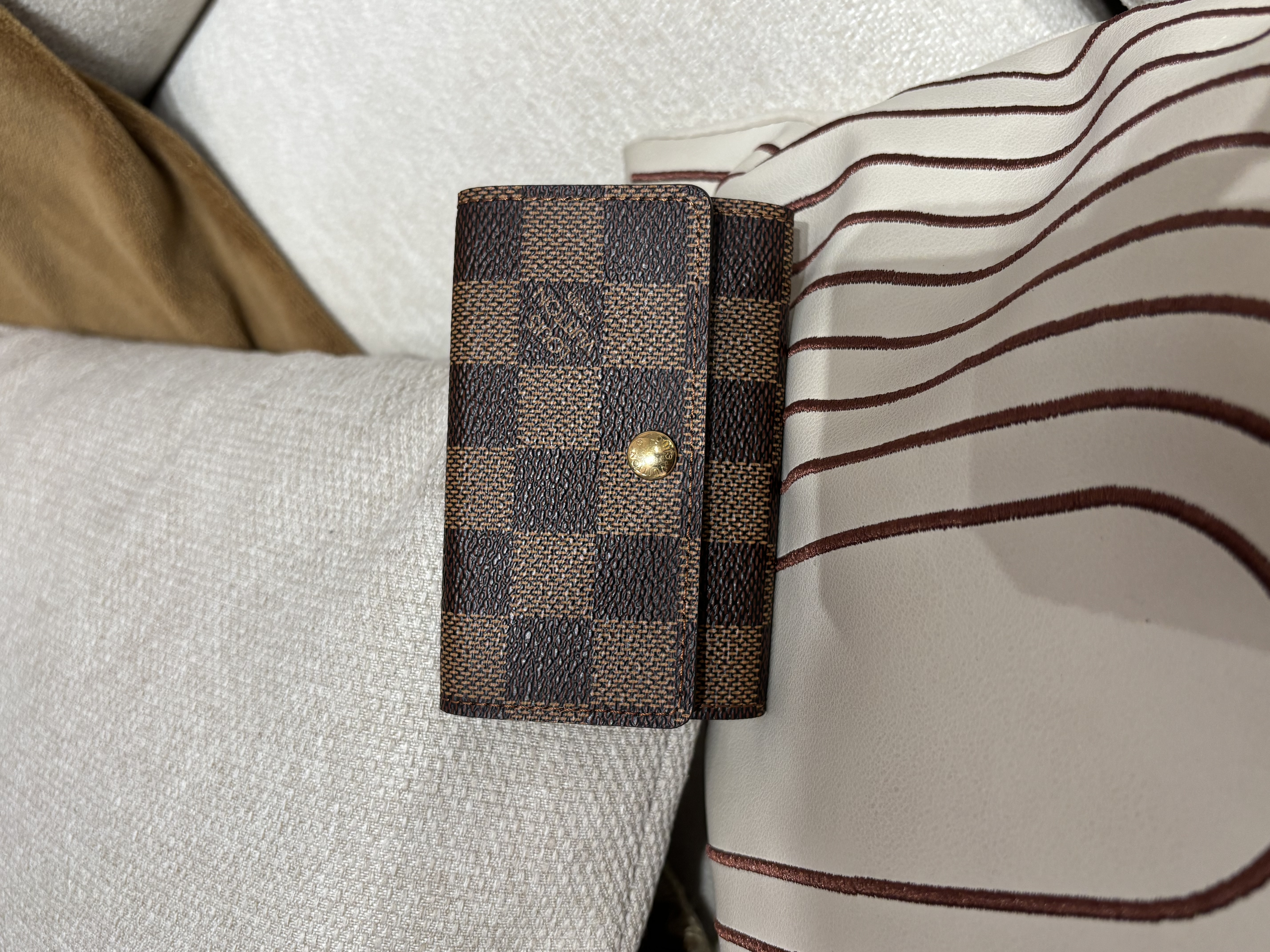 Lv key holder 100%Authentic, 98%New ✅Box