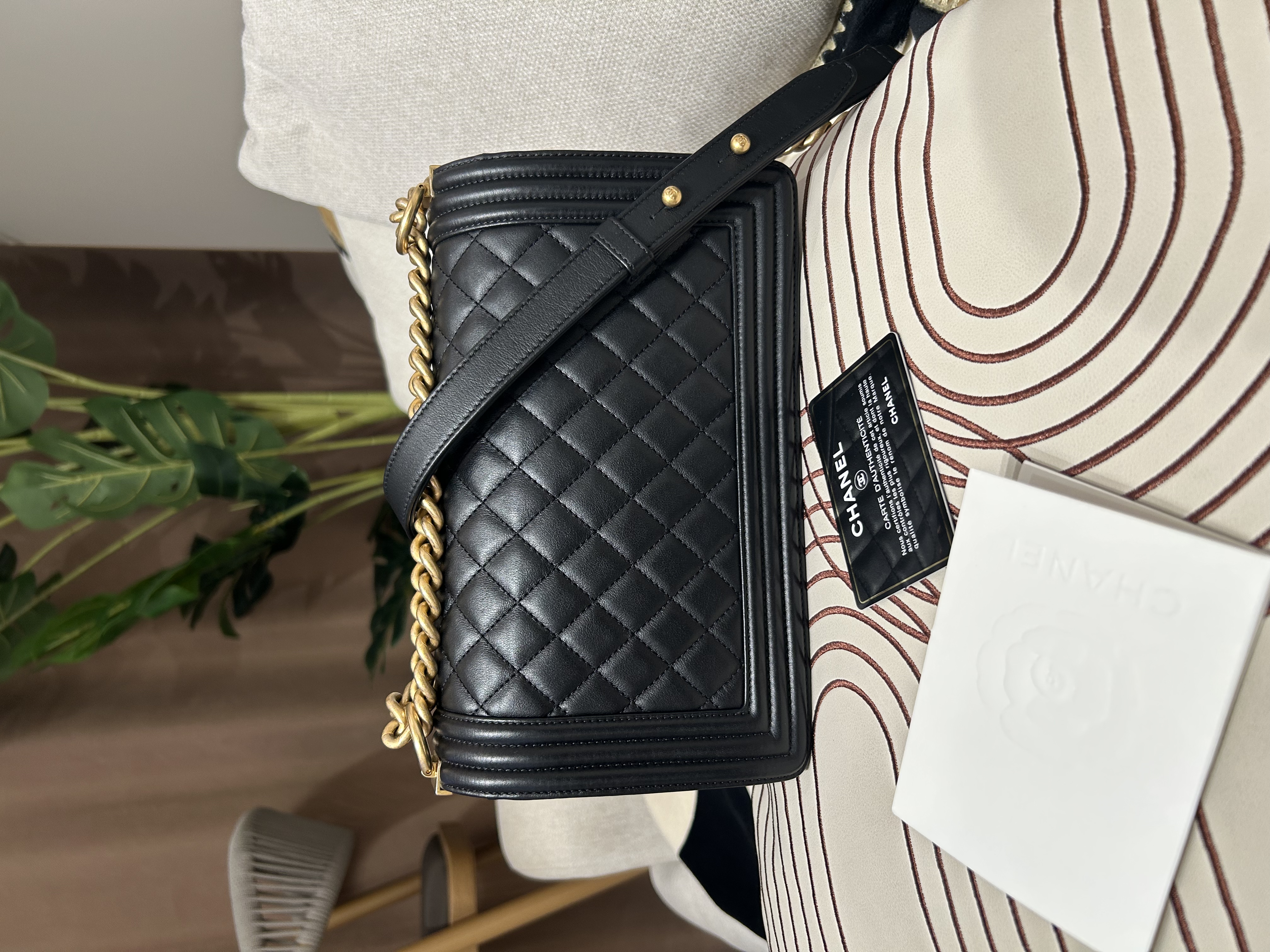 Chanel Boy Chanel 25cm A67086 100%Authentic, 95%New ✅專門店收據✅31Card✅Dust bag