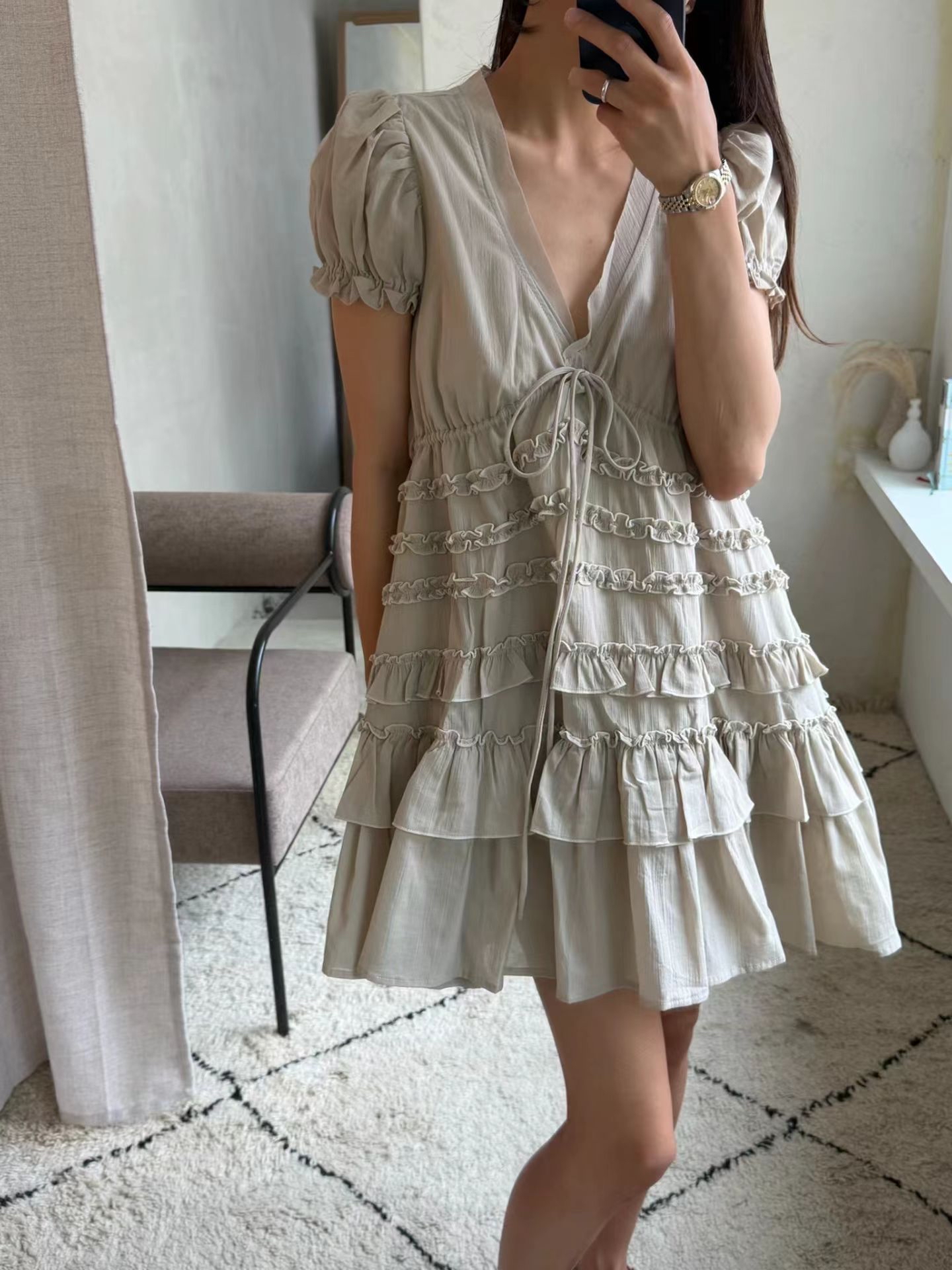 Girly V-neck shirred dress