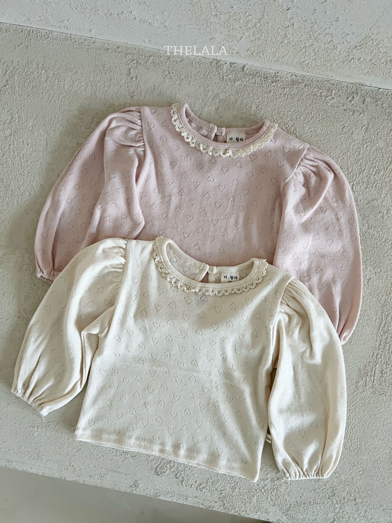 🌸預訂 韓國直送🌸🇰🇷THELALA兩色蕾絲心心通花泡泡長袖上衣