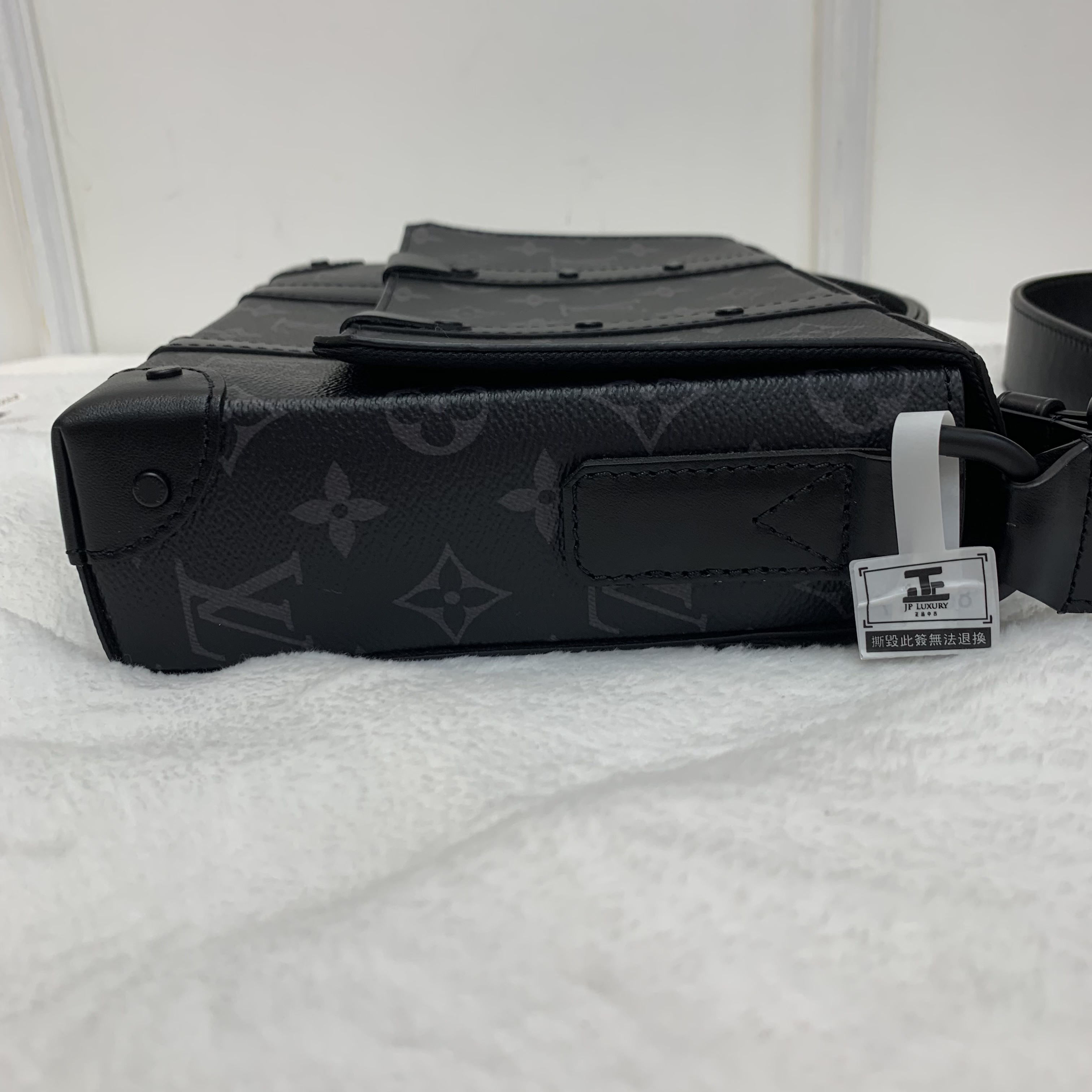 Louis Vuitton Monogram Eclipse Trunk Messenger（M45727）黑灰色老花郵差包