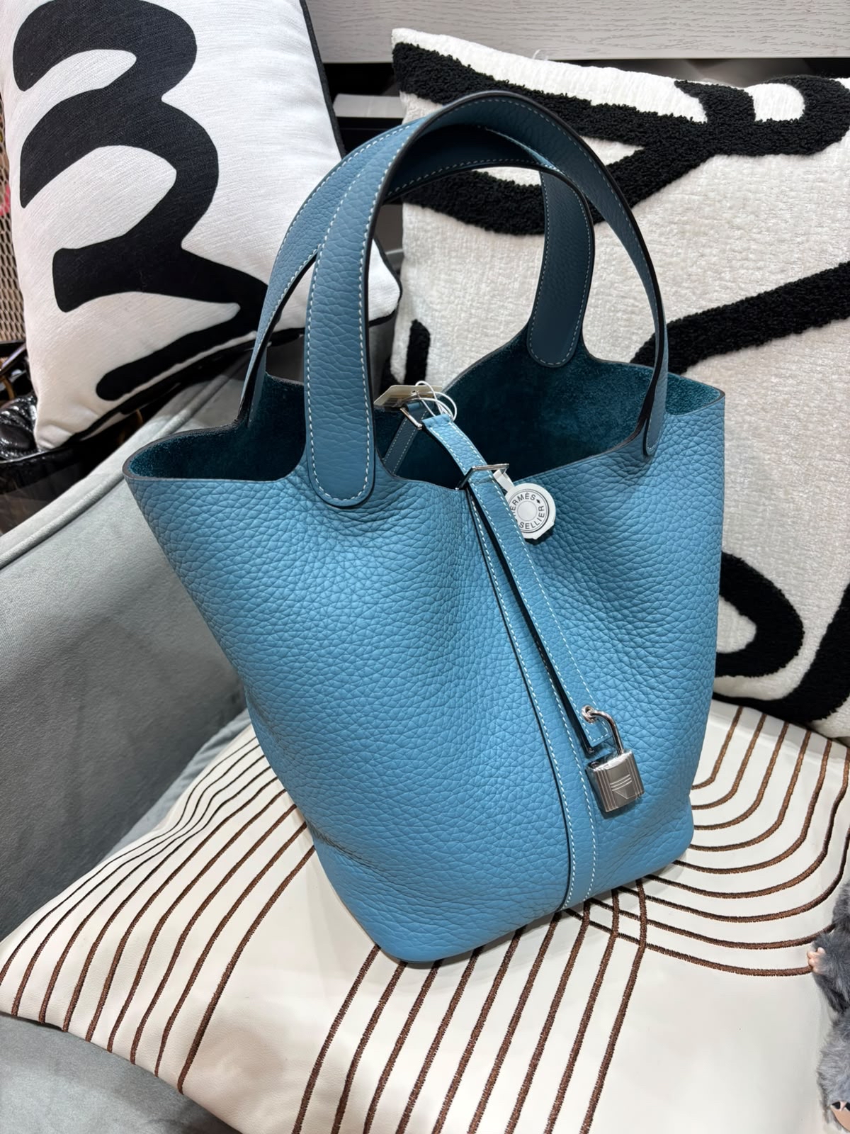 全新 Hermes Picotin 22 Stamp B blue Jean 100%Authentic, Brand New 全新 ✅Key Lock✅Dust bag✅Box