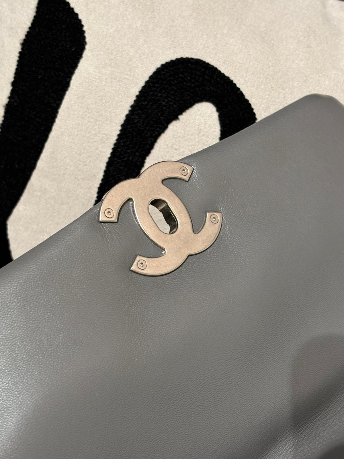 Chanel 19 Small Grey Calfskin 100%Authentic, 95%New ✅晶片✅Dust bag ✅Box 