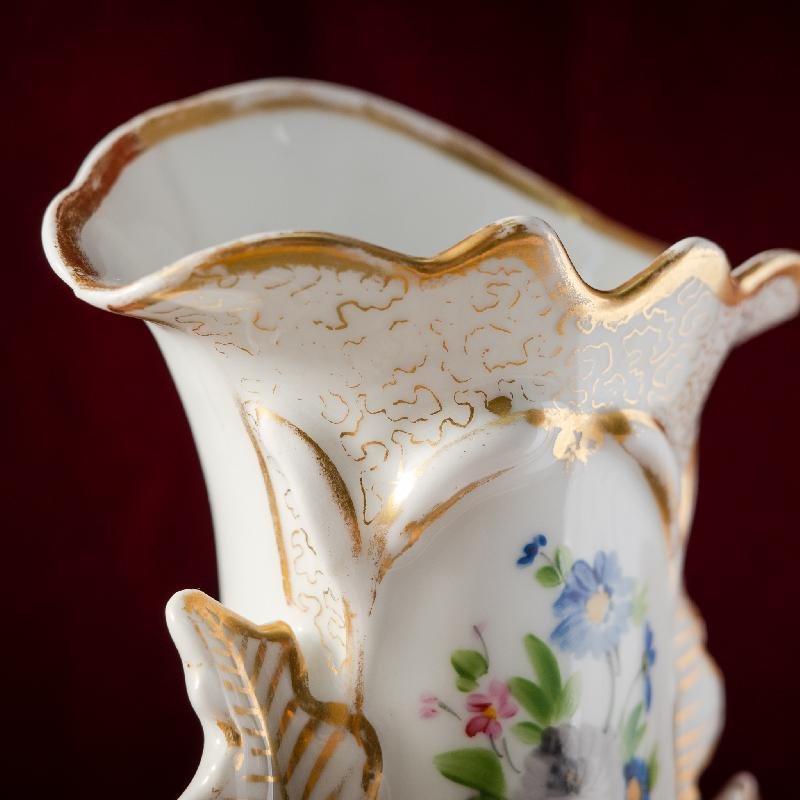 Antique Victorian c.a.1860s Handpainted Floral Gold Trimmed Leaf Shape Spill Vase (MT1546-1)