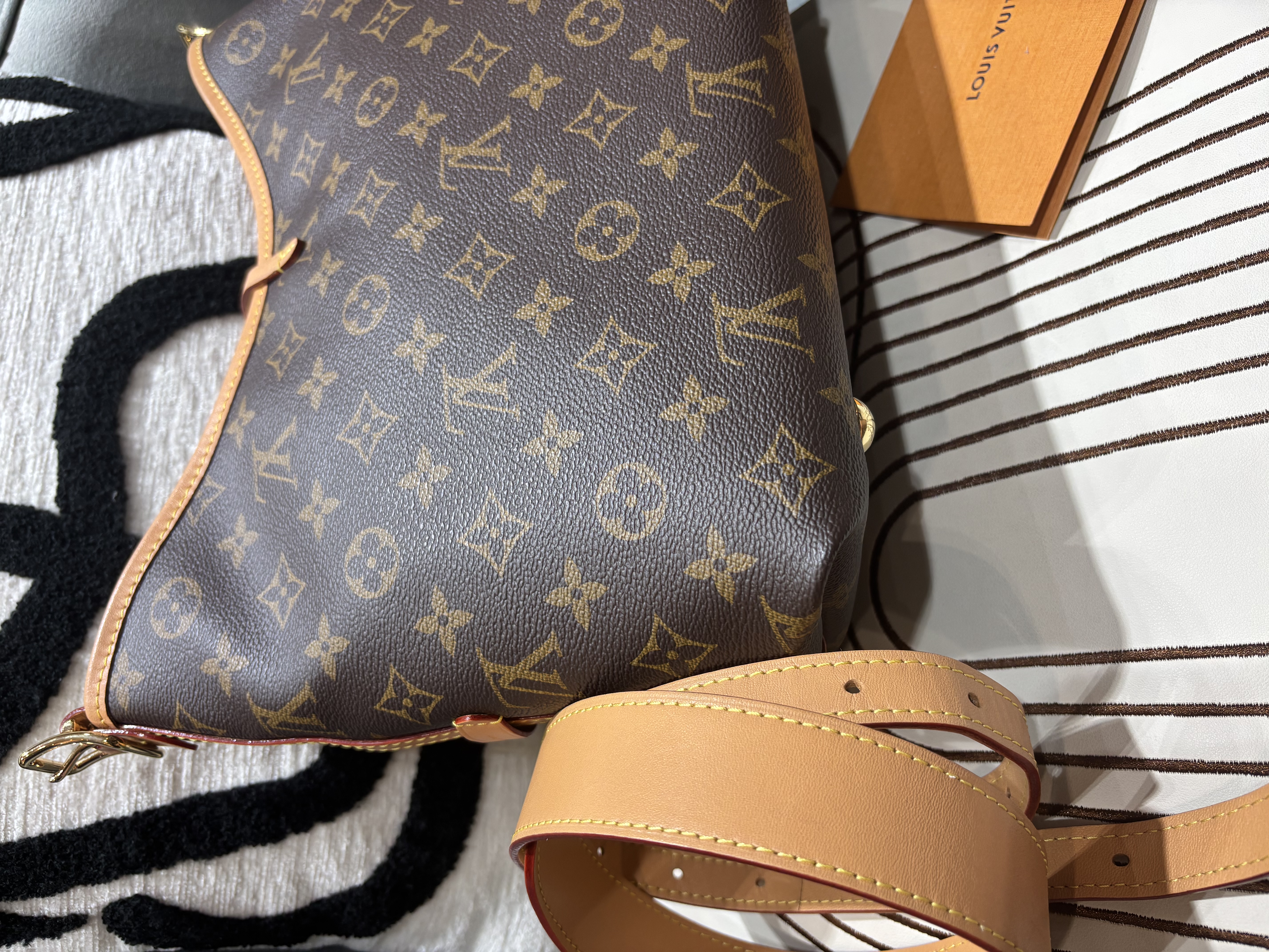 LV Carryall PM Monogram 100%Authentic, 99%New ✅Dust bag