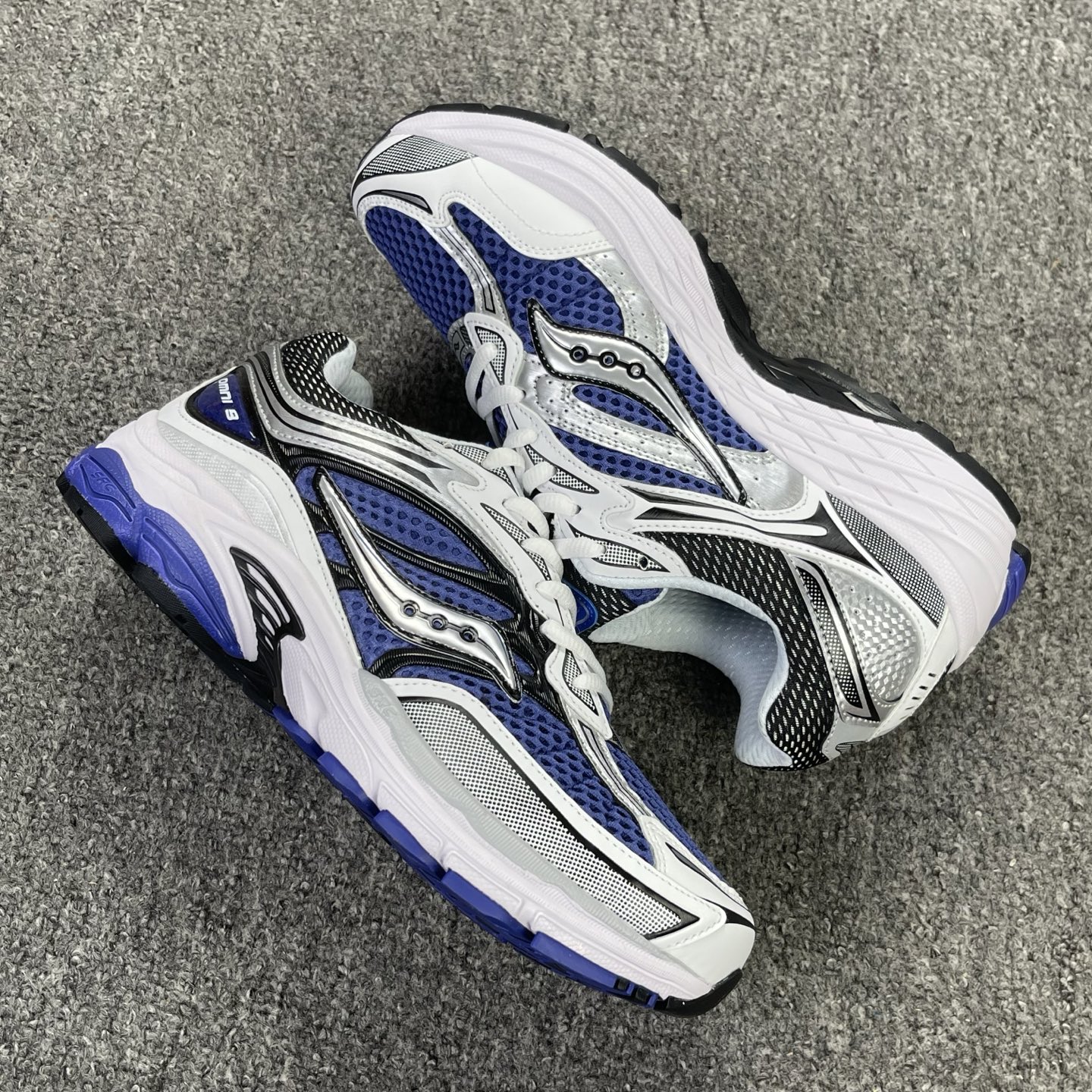 Saucony ProGrid Omni 9