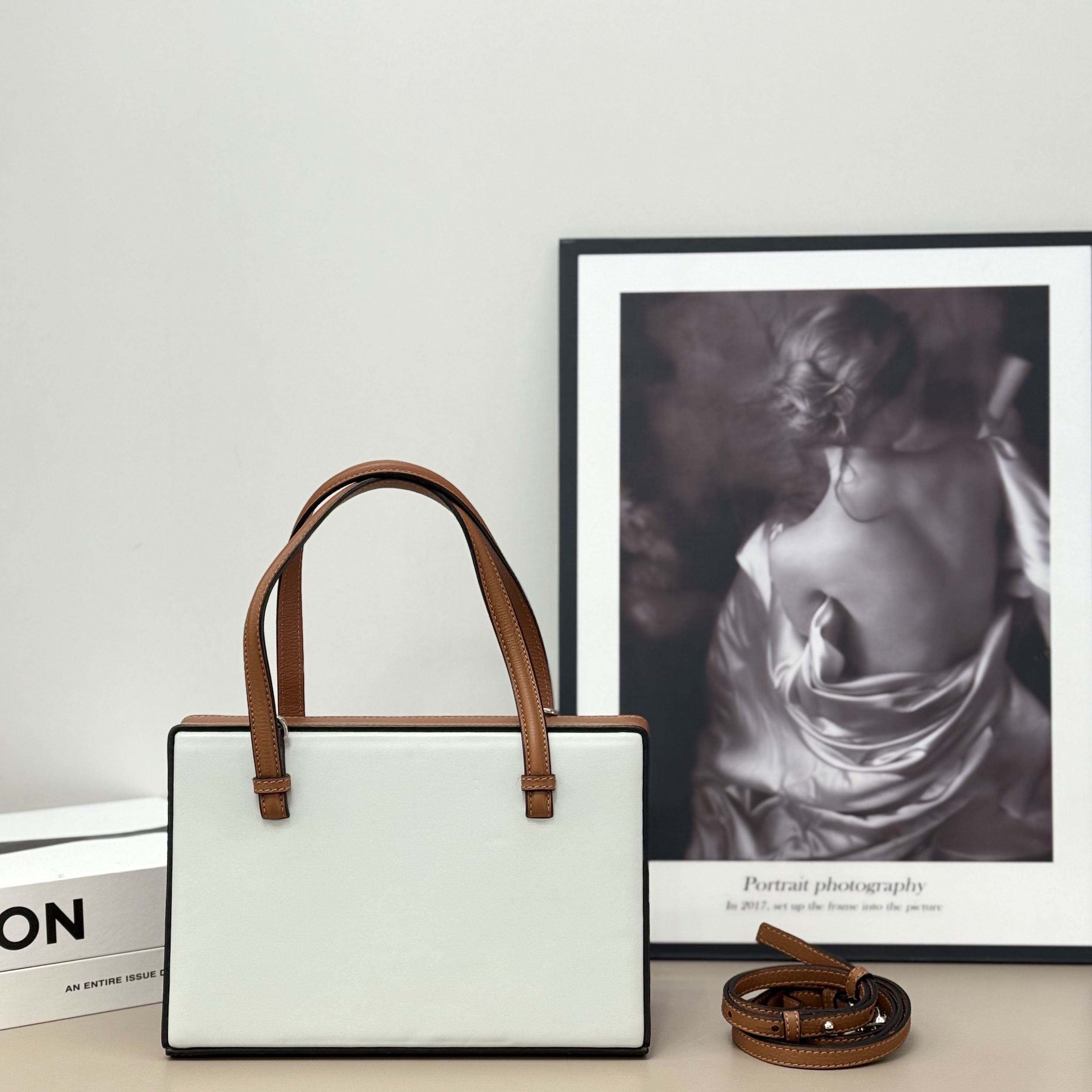 【預訂貨品】Loewe postal bag