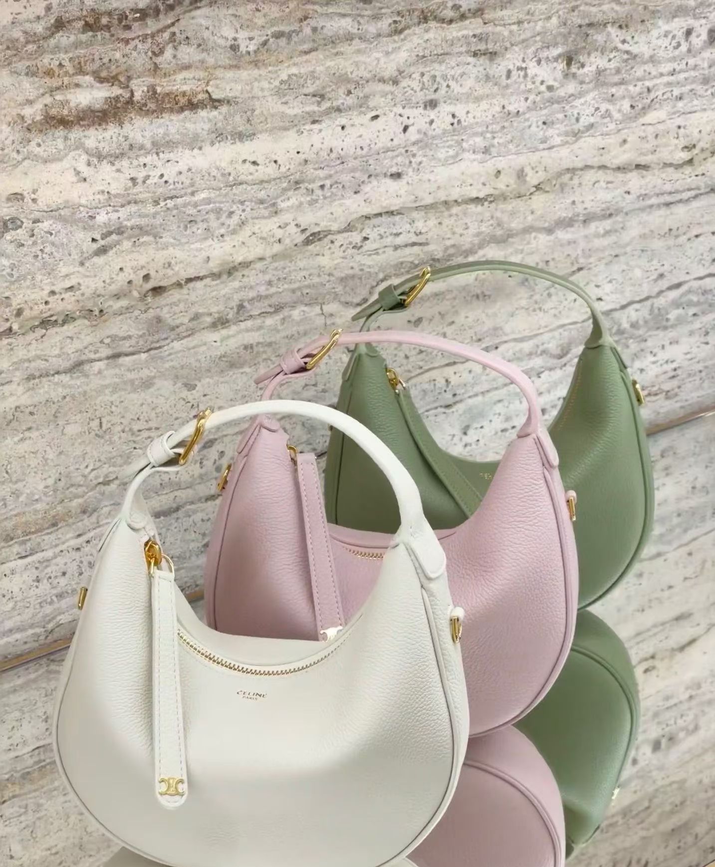 預購 💫💫💫 Celine 專櫃 Lulu teen bag 21x24x5cm