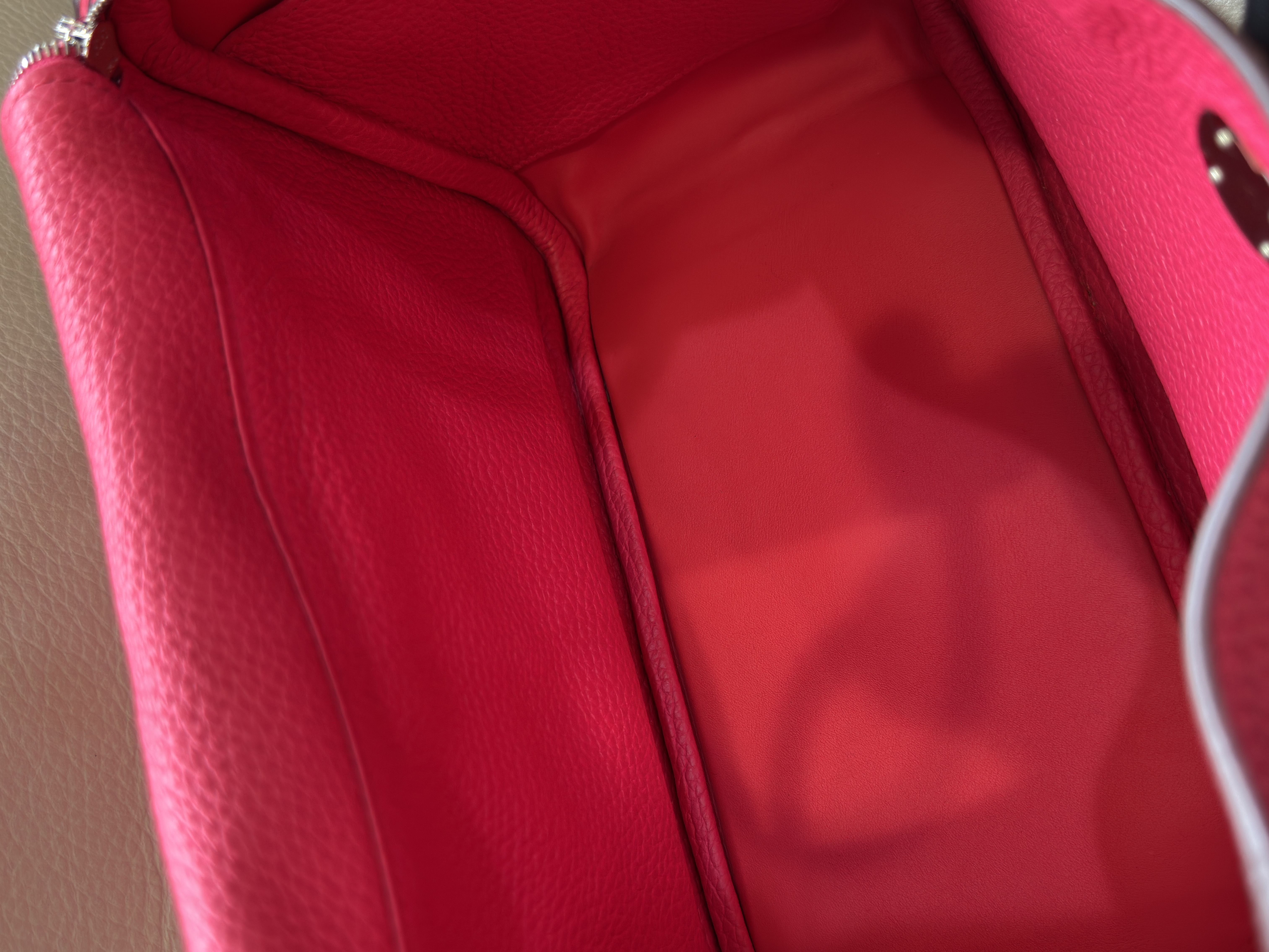 Pre-Owned HERMES Lindy 26 / Stamp Y 寶石紅 / Product Code : 26042502