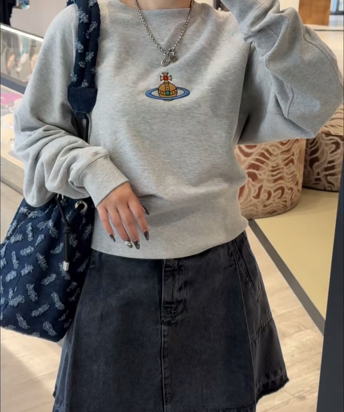 特價買定冬天着😍訂貨🍒Westwood cropped hoodie 刺繡土星 Size S M  自留款🫶🏻🤪 