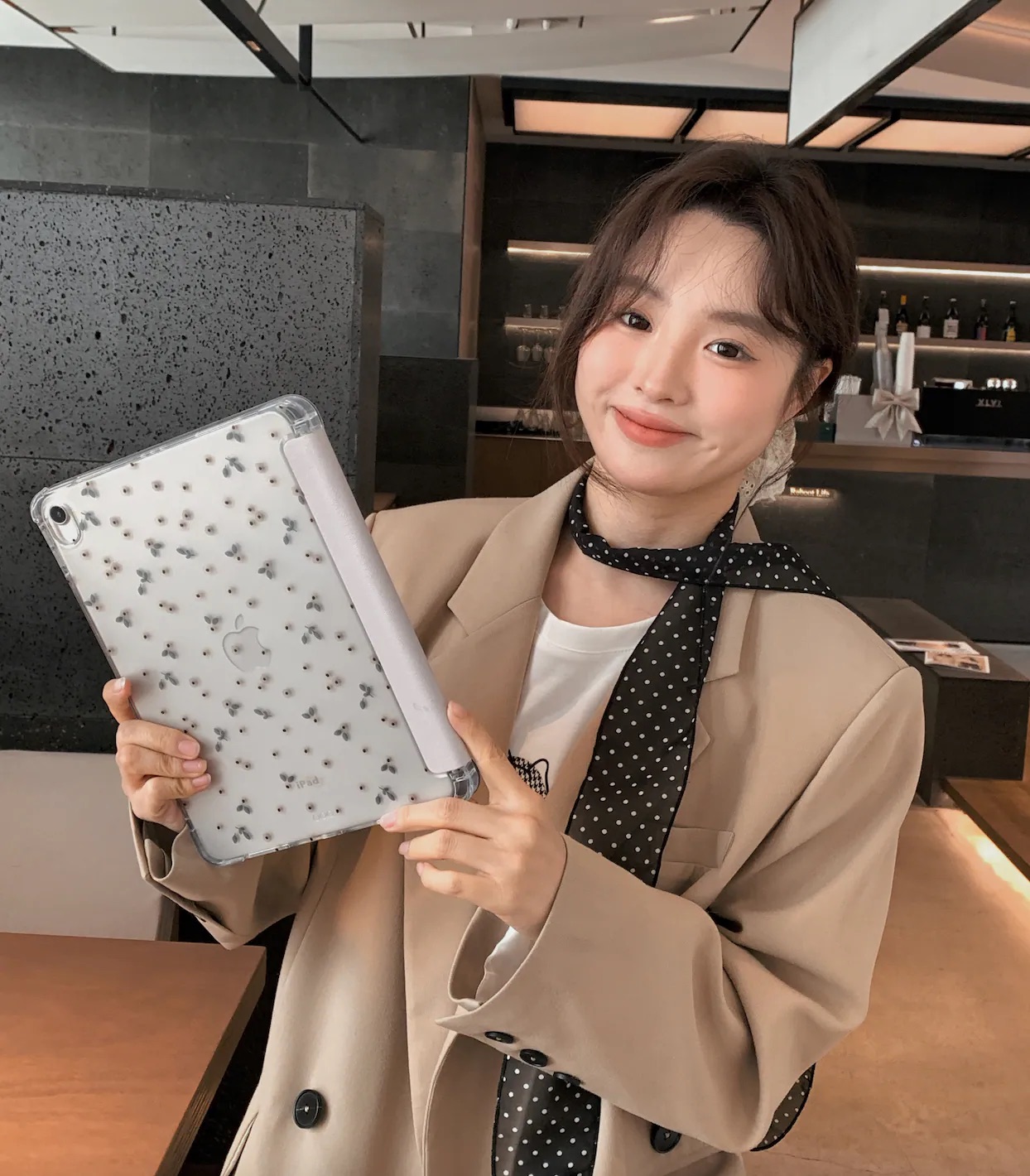 【FlowerBox VOL.42*BEIGE*】透明磨砂書本式 iPad Case