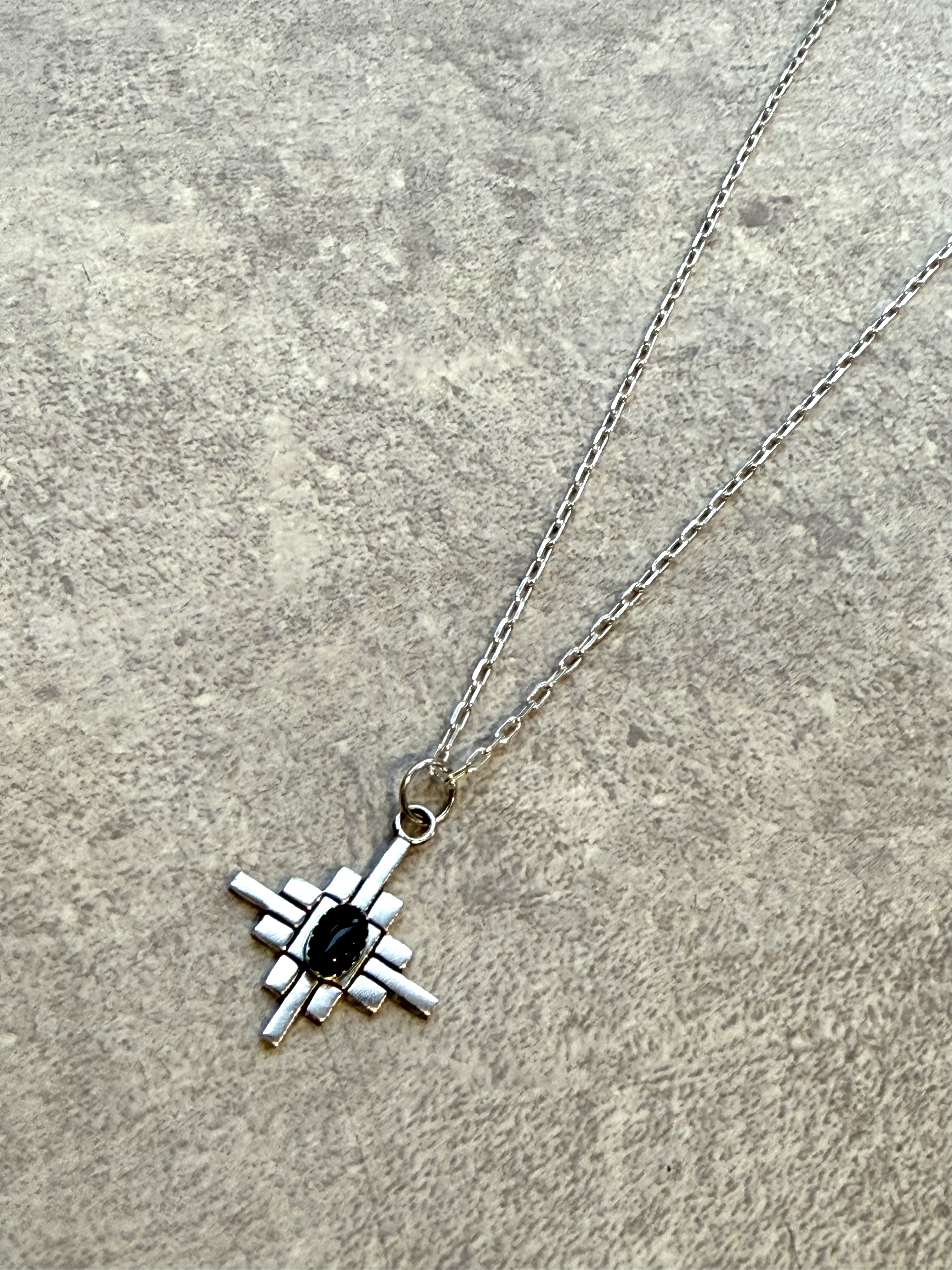 Kujaan X Tail Necklace ONYX