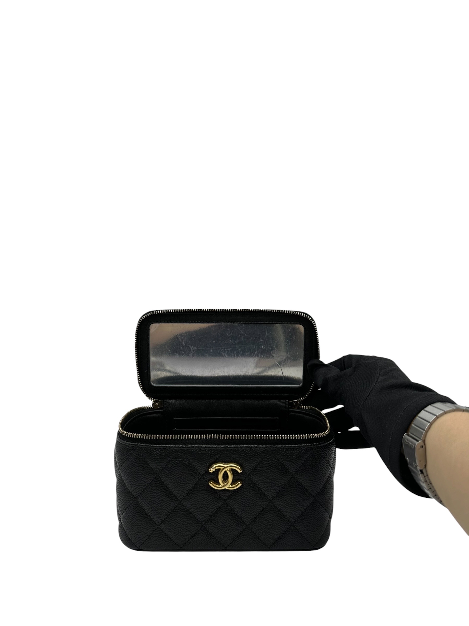 Pre-Owned CHANEL Vanity Case with Chain / Product Code: 080204