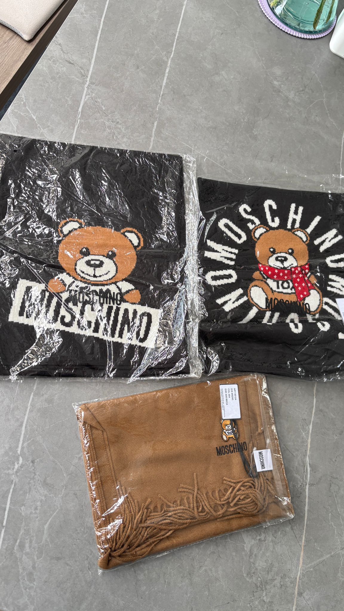 現貨 Moschino 頸巾 各1