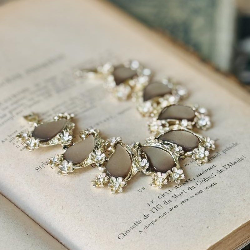 Vintage 1950-60s Mother Of pearl Lucite Statement Bracelet (MT2558)